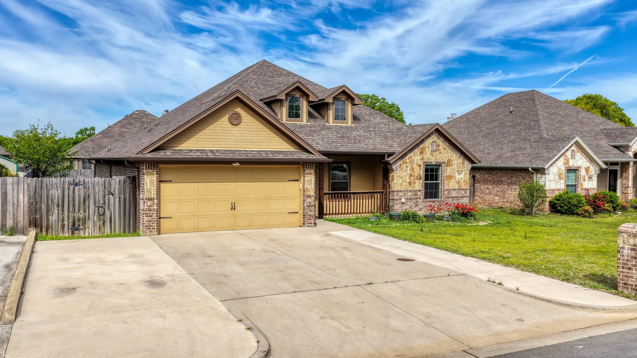 Single Family Residence For Sale in Wise County , 1207 Butterfield Street, Bridgeport, Texas 76426, 4 Bedroom, 2 Bathroom, 2 Garage spaces, 1,960 Sqft, built in 2014, Preowned, mls#21230230, Real Estate Agent in Bridgeport, Homes For Sale in Wise county, Homes For Sale in Bridgeport, Realtor in Bridgeport Texas, Real Estate Brokerage Independent Realty Texas, Luminita Cordes Realtor