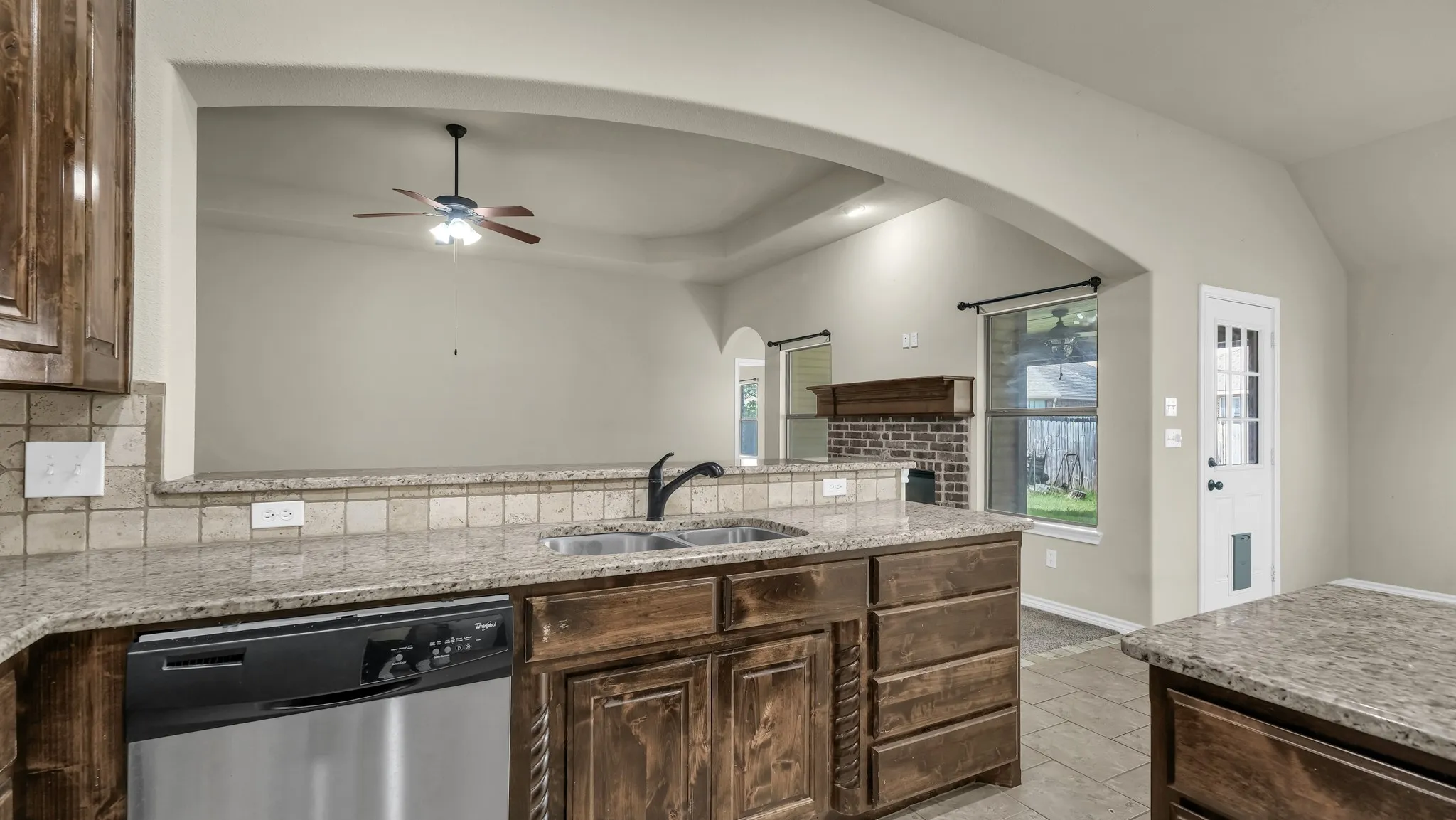Single Family Residence For Sale in Wise County , 1207 Butterfield Street, Bridgeport, Texas 76426, 4 Bedroom, 2 Bathroom, 2 Garage spaces, 1,960 Sqft, built in 2014, Preowned, mls#21230230, Real Estate Agent in Bridgeport, Homes For Sale in Wise county, Homes For Sale in Bridgeport, Realtor in Bridgeport Texas, Real Estate Brokerage Independent Realty Texas, Luminita Cordes Realtor