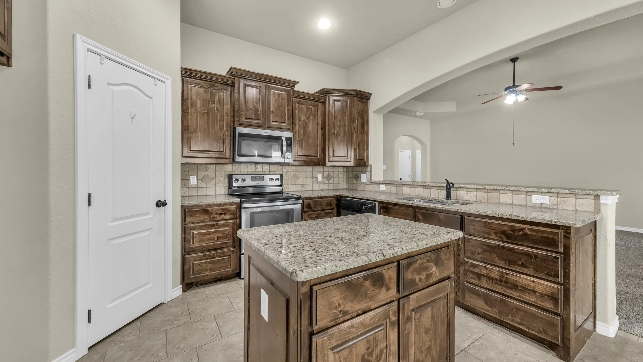 Single Family Residence For Sale in Wise County , 1207 Butterfield Street, Bridgeport, Texas 76426, 4 Bedroom, 2 Bathroom, 2 Garage spaces, 1,960 Sqft, built in 2014, Preowned, mls#21230230, Real Estate Agent in Bridgeport, Homes For Sale in Wise county, Homes For Sale in Bridgeport, Realtor in Bridgeport Texas, Real Estate Brokerage Independent Realty Texas, Luminita Cordes Realtor