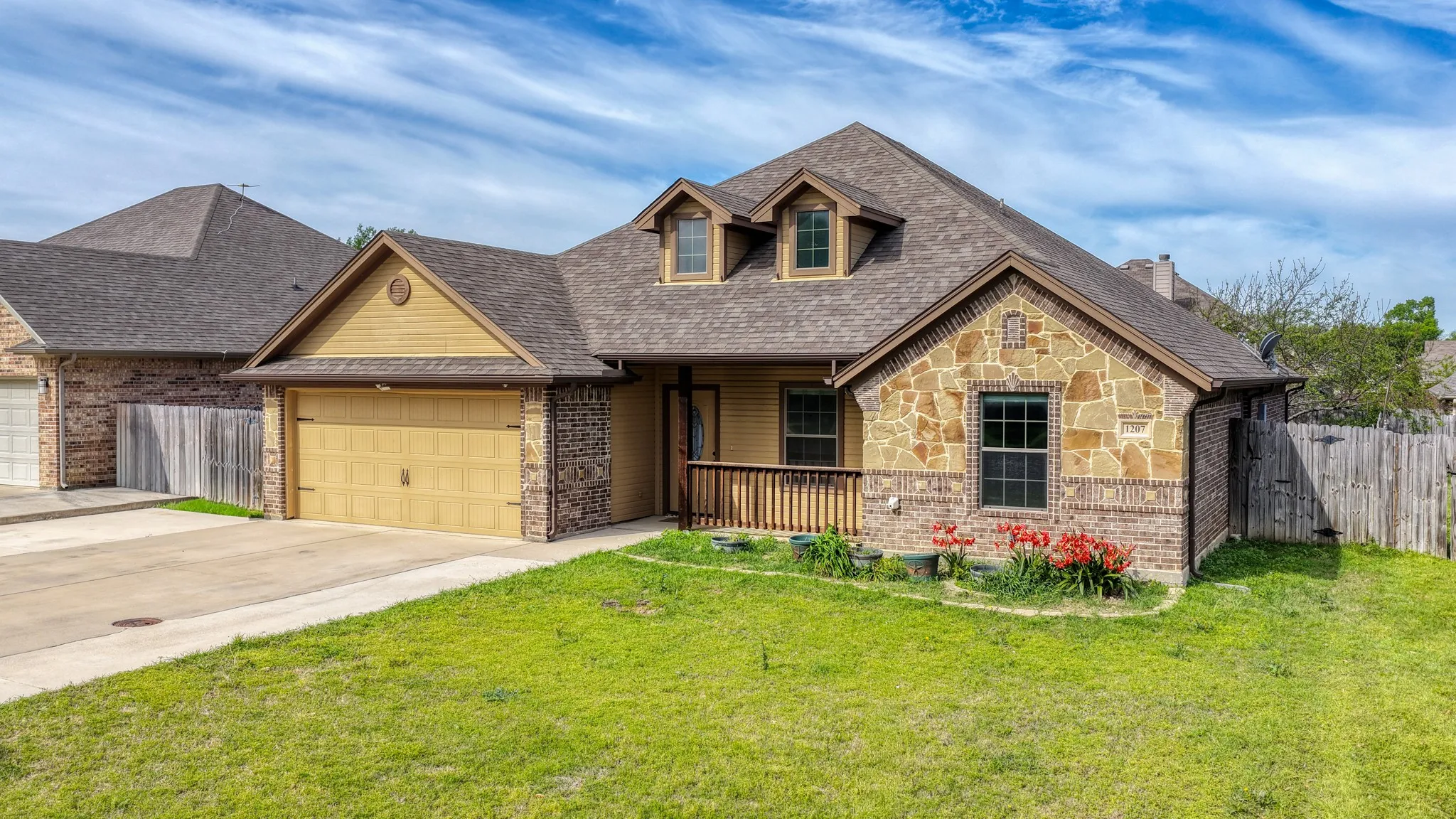 Single Family Residence For Sale in Wise County , 1207 Butterfield Street, Bridgeport, Texas 76426, 4 Bedroom, 2 Bathroom, 2 Garage spaces, 1,960 Sqft, built in 2014, Preowned, mls#21230230, Real Estate Agent in Bridgeport, Homes For Sale in Wise county, Homes For Sale in Bridgeport, Realtor in Bridgeport Texas, Real Estate Brokerage Independent Realty Texas, Luminita Cordes Realtor