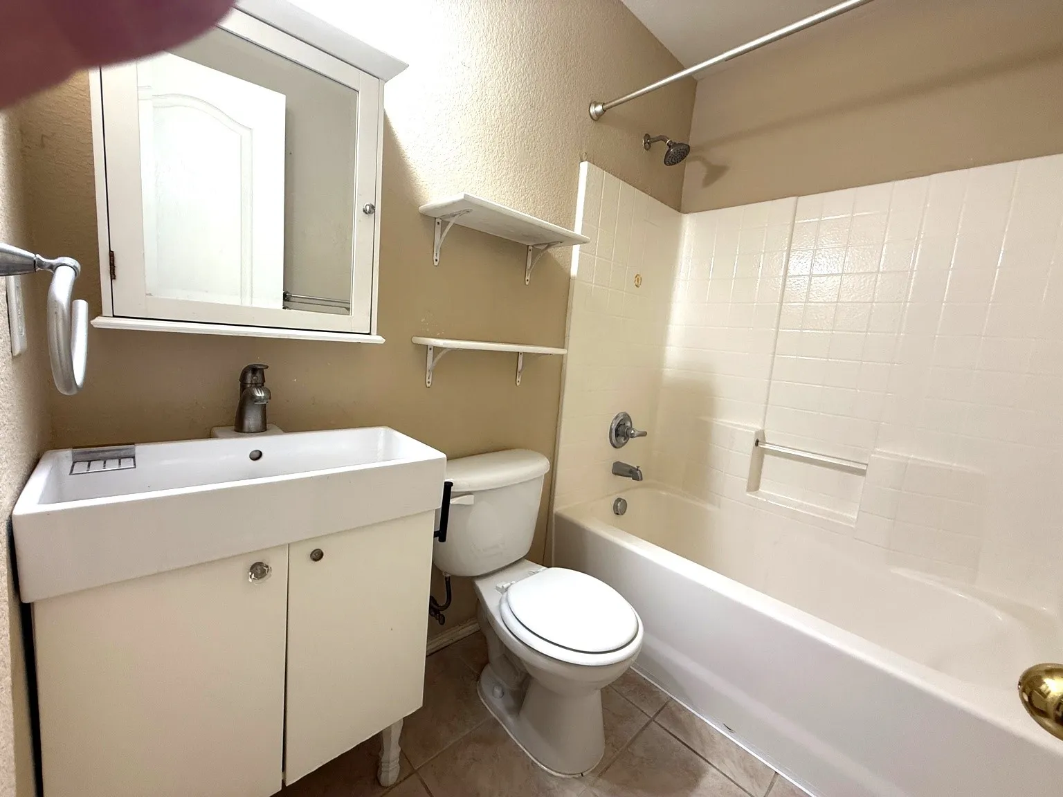Single Family Residence For Rent in Denton County , 3901 Granby Lane, Flower Mound, Texas 75028, 3 Bedrooms, 2 Bathrooms, 2 Garage spaces, 1,437 Sqft, built in 2004, Preowned, Price $2,200, mls#21234996, Real Estate Agent in Flower Mound, Homes For Rent in Denton county, Homes For Rent in Flower Mound, Realtor in Flower Mound Texas, Real Estate Brokerage Independent Realty Texas, Luminita Cordes Realtor