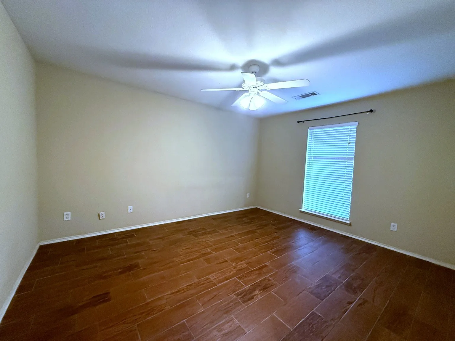 Single Family Residence For Rent in Denton County , 3901 Granby Lane, Flower Mound, Texas 75028, 3 Bedrooms, 2 Bathrooms, 2 Garage spaces, 1,437 Sqft, built in 2004, Preowned, Price $2,200, mls#21234996, Real Estate Agent in Flower Mound, Homes For Rent in Denton county, Homes For Rent in Flower Mound, Realtor in Flower Mound Texas, Real Estate Brokerage Independent Realty Texas, Luminita Cordes Realtor