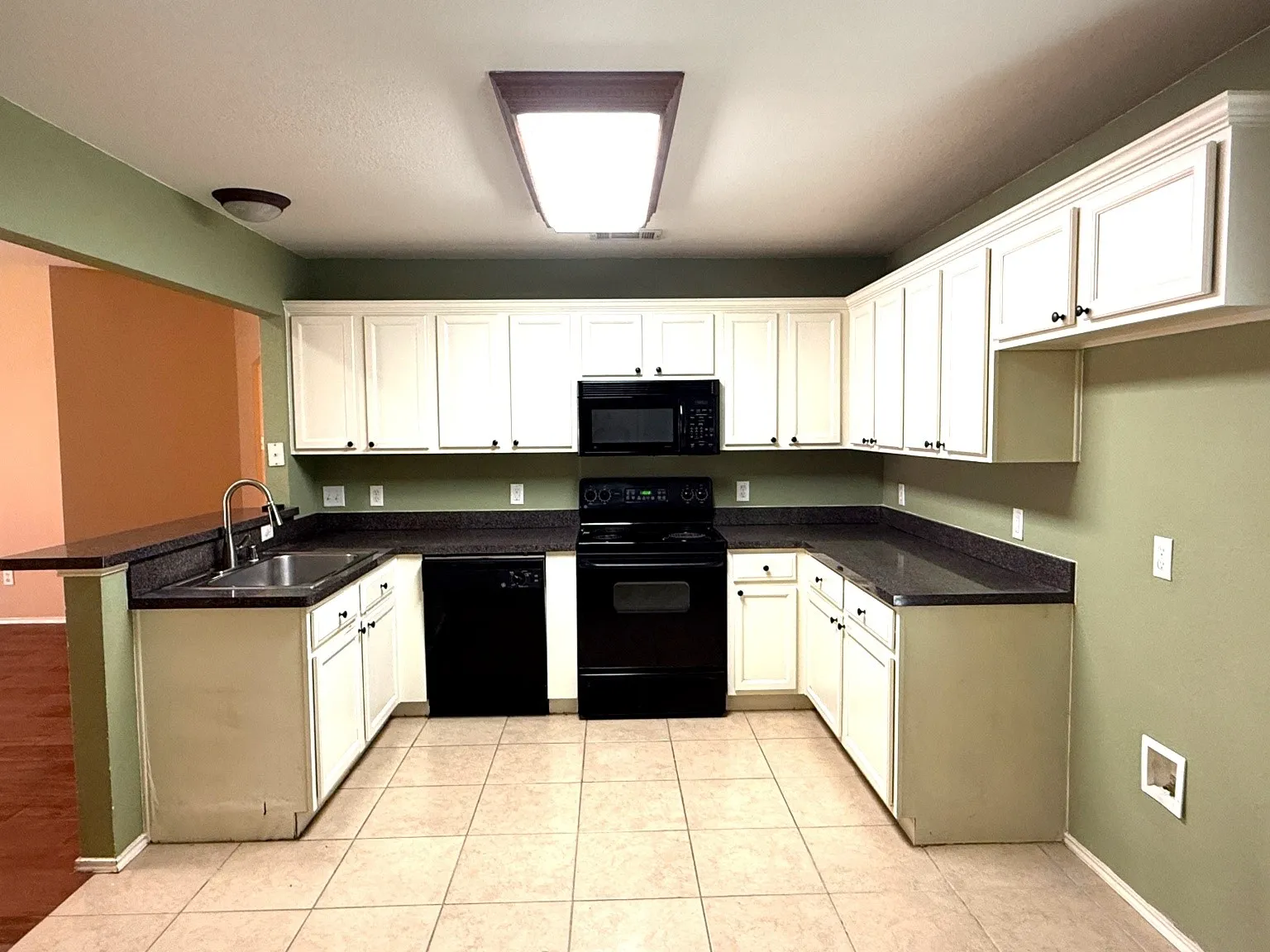 Single Family Residence For Rent in Denton County , 3901 Granby Lane, Flower Mound, Texas 75028, 3 Bedrooms, 2 Bathrooms, 2 Garage spaces, 1,437 Sqft, built in 2004, Preowned, Price $2,200, mls#21234996, Real Estate Agent in Flower Mound, Homes For Rent in Denton county, Homes For Rent in Flower Mound, Realtor in Flower Mound Texas, Real Estate Brokerage Independent Realty Texas, Luminita Cordes Realtor