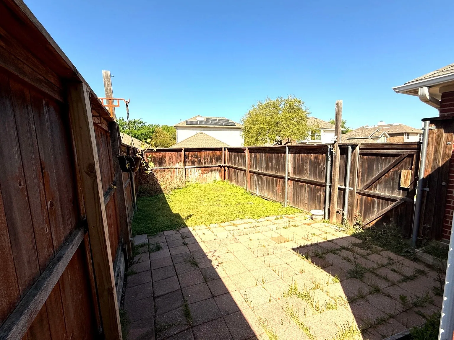 Single Family Residence For Rent in Denton County , 3901 Granby Lane, Flower Mound, Texas 75028, 3 Bedrooms, 2 Bathrooms, 2 Garage spaces, 1,437 Sqft, built in 2004, Preowned, Price $2,200, mls#21234996, Real Estate Agent in Flower Mound, Homes For Rent in Denton county, Homes For Rent in Flower Mound, Realtor in Flower Mound Texas, Real Estate Brokerage Independent Realty Texas, Luminita Cordes Realtor