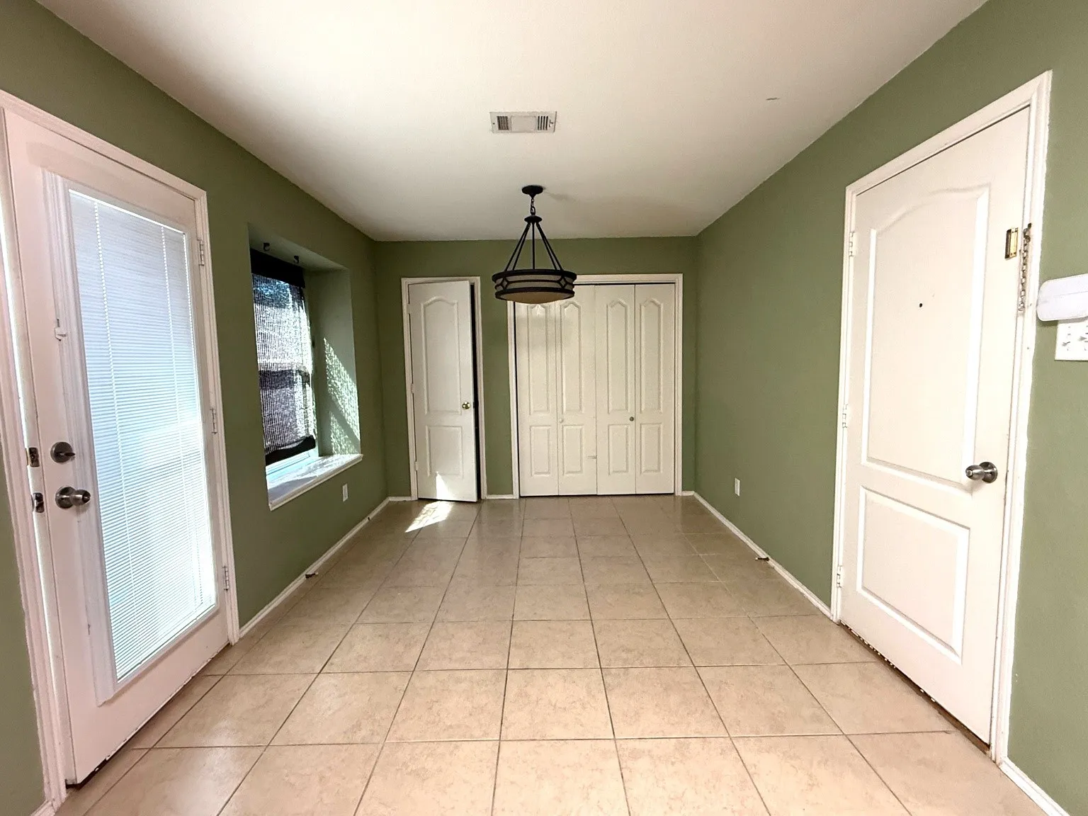 Single Family Residence For Rent in Denton County , 3901 Granby Lane, Flower Mound, Texas 75028, 3 Bedrooms, 2 Bathrooms, 2 Garage spaces, 1,437 Sqft, built in 2004, Preowned, Price $2,200, mls#21234996, Real Estate Agent in Flower Mound, Homes For Rent in Denton county, Homes For Rent in Flower Mound, Realtor in Flower Mound Texas, Real Estate Brokerage Independent Realty Texas, Luminita Cordes Realtor