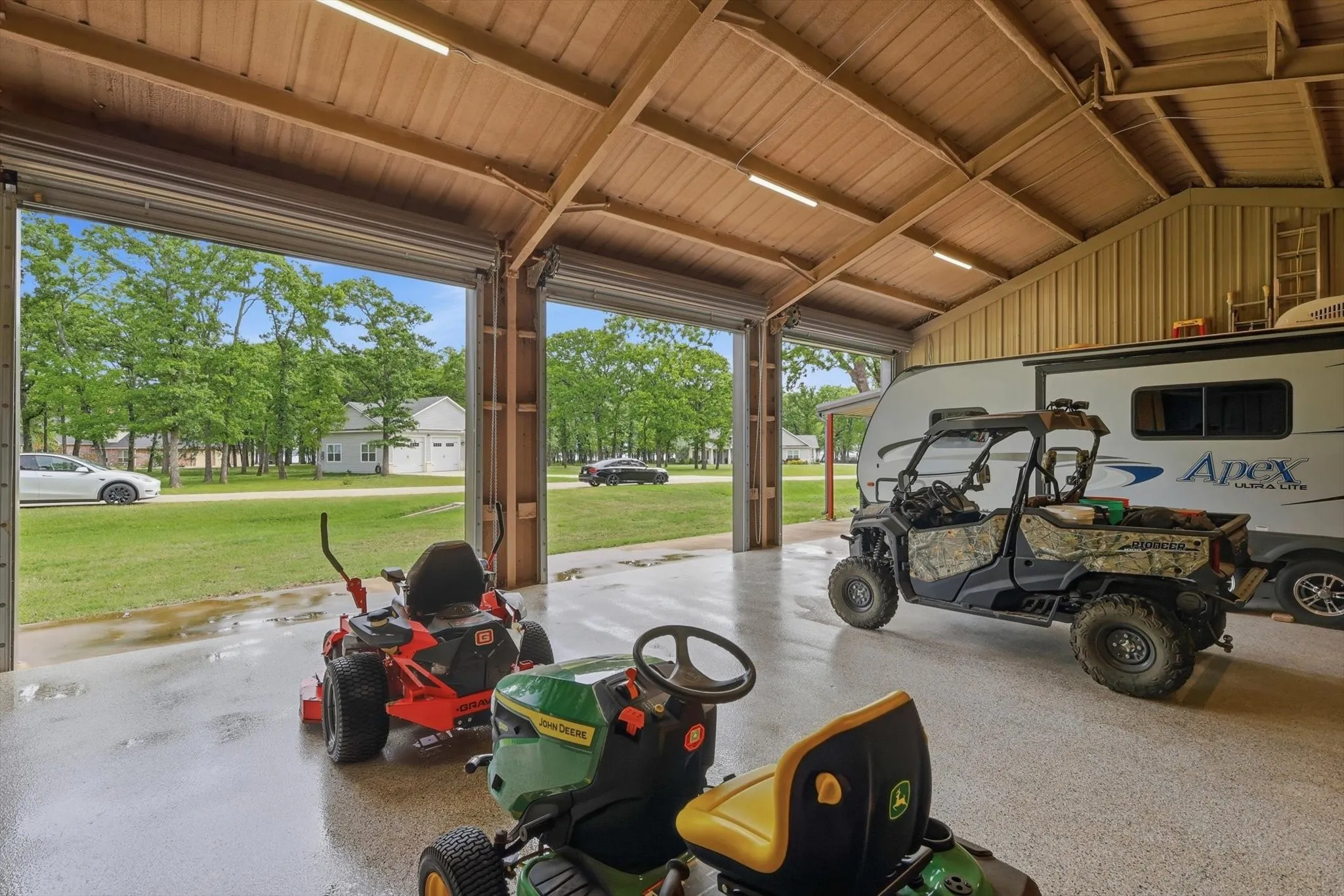 Single Family Residence For Sale in Hunt County , 7366 Point Aquarius, Quinlan, Texas 75474, 1 Bedroom, 1 Bathroom, 3 Garage spaces, 540 Sqft, built in 2020, Preowned, Price $474,900, mls#21230737, Real Estate Agent in Quinlan, Homes For Sale in Hunt county, Homes For Sale in Quinlan, Realtor in Quinlan Texas, Real Estate Brokerage Independent Realty Texas, Luminita Cordes Realtor