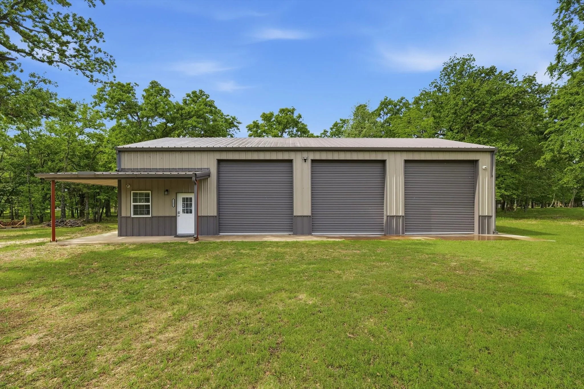 Single Family Residence For Sale in Hunt County , 7366 Point Aquarius, Quinlan, Texas 75474, 1 Bedroom, 1 Bathroom, 3 Garage spaces, 540 Sqft, built in 2020, Preowned, Price $474,900, mls#21230737, Real Estate Agent in Quinlan, Homes For Sale in Hunt county, Homes For Sale in Quinlan, Realtor in Quinlan Texas, Real Estate Brokerage Independent Realty Texas, Luminita Cordes Realtor