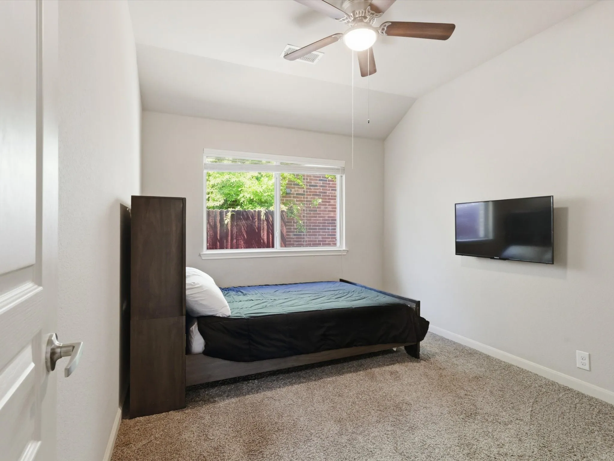 Single Family Residence For Sale in Collin County , 452 Harding Lane, Lavon, Texas 75166, 3 Bedroom, 2 Bathroom, 2 Garage spaces, 1,859 Sqft, built in 2015, Preowned, mls#21225478, Real Estate Agent in Lavon, Homes For Sale in Collin county, Homes For Sale in Lavon, Realtor in Lavon Texas, Real Estate Brokerage Independent Realty Texas, Luminita Cordes Realtor