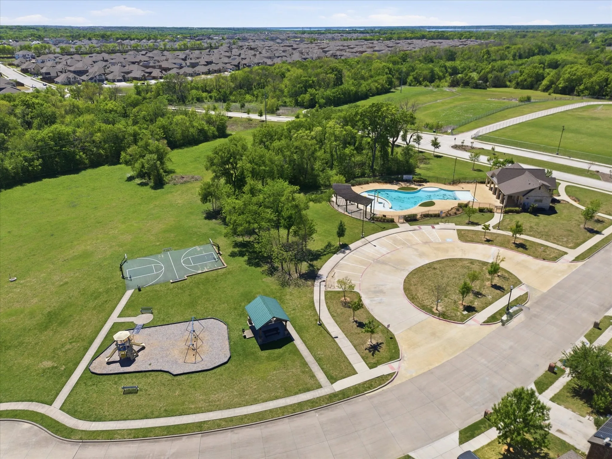 Single Family Residence For Sale in Collin County , 452 Harding Lane, Lavon, Texas 75166, 3 Bedroom, 2 Bathroom, 2 Garage spaces, 1,859 Sqft, built in 2015, Preowned, mls#21225478, Real Estate Agent in Lavon, Homes For Sale in Collin county, Homes For Sale in Lavon, Realtor in Lavon Texas, Real Estate Brokerage Independent Realty Texas, Luminita Cordes Realtor