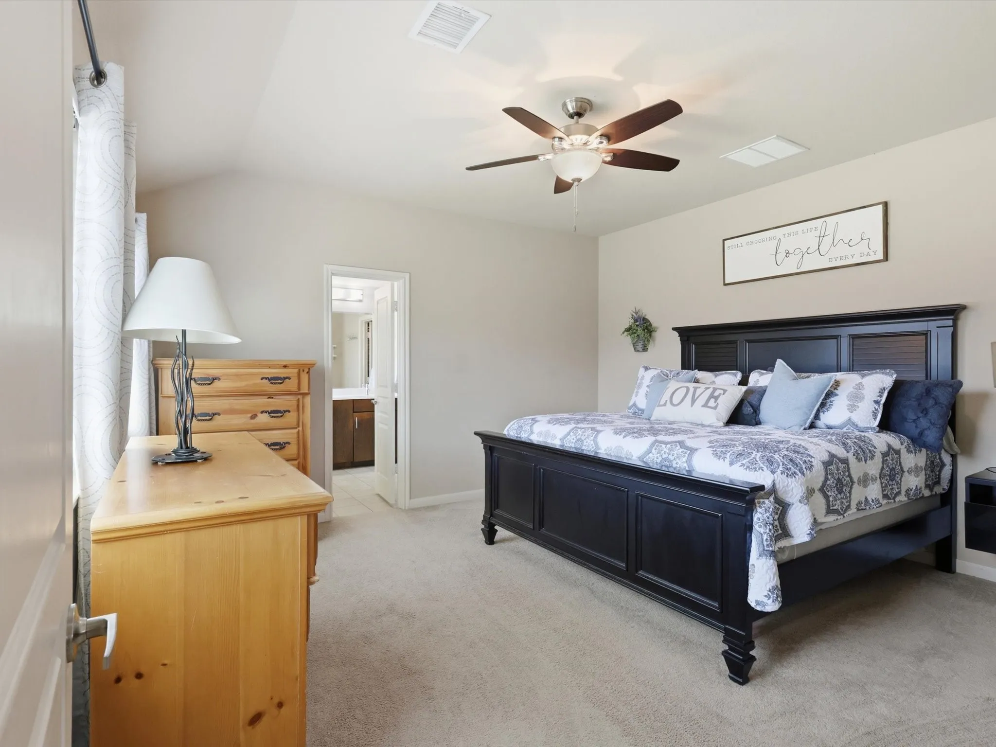 Single Family Residence For Sale in Collin County , 452 Harding Lane, Lavon, Texas 75166, 3 Bedroom, 2 Bathroom, 2 Garage spaces, 1,859 Sqft, built in 2015, Preowned, mls#21225478, Real Estate Agent in Lavon, Homes For Sale in Collin county, Homes For Sale in Lavon, Realtor in Lavon Texas, Real Estate Brokerage Independent Realty Texas, Luminita Cordes Realtor