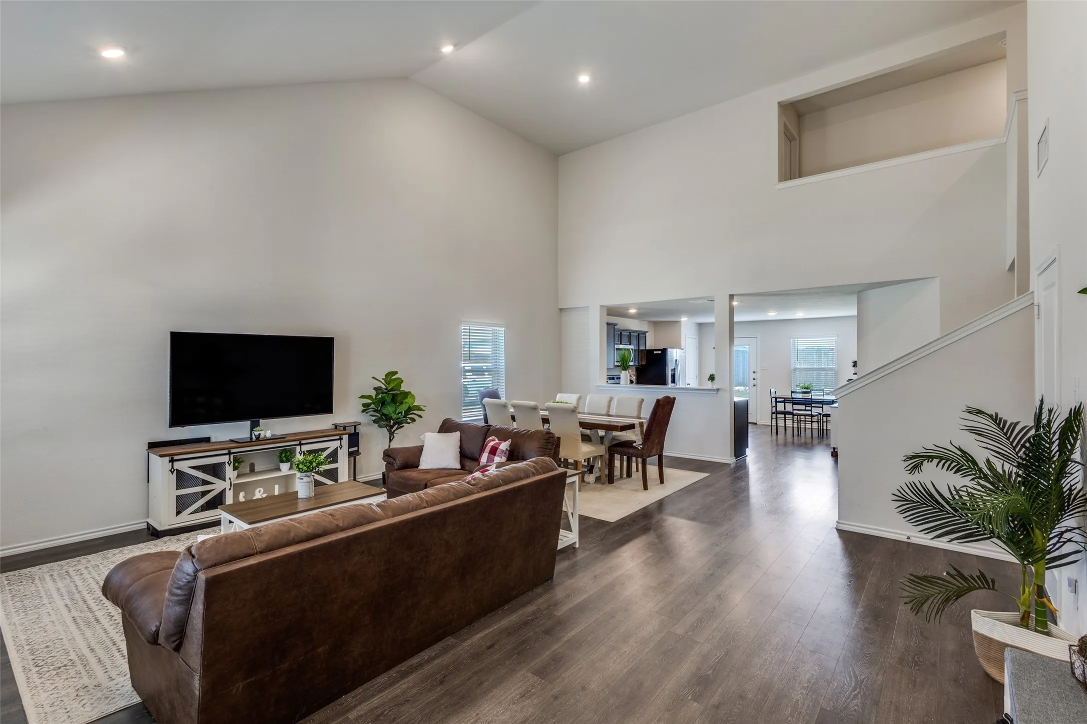 Single Family Residence For Sale in Collin County , 305 Ginger Avenue, Anna, Texas 75409, 4 Bedroom, 3 Bathroom, 2 Garage spaces, 2,158 Sqft, built in 2022, Preowned, mls#21233412, Real Estate Agent in Anna, Homes For Sale in Collin county, Homes For Sale in Anna, Realtor in Anna Texas, Real Estate Brokerage Independent Realty Texas, Luminita Cordes Realtor