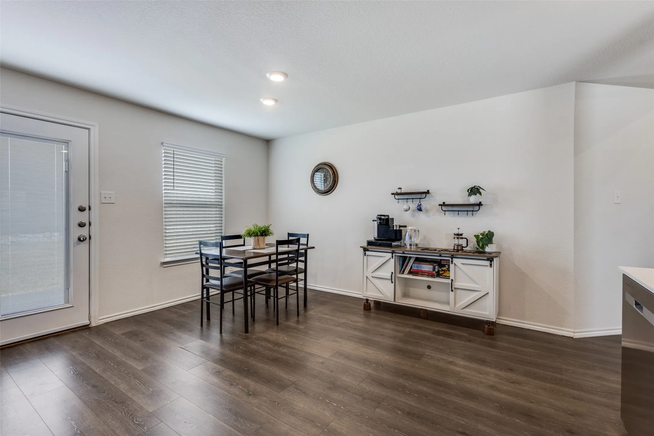 Single Family Residence For Sale in Collin County , 305 Ginger Avenue, Anna, Texas 75409, 4 Bedroom, 3 Bathroom, 2 Garage spaces, 2,158 Sqft, built in 2022, Preowned, mls#21233412, Real Estate Agent in Anna, Homes For Sale in Collin county, Homes For Sale in Anna, Realtor in Anna Texas, Real Estate Brokerage Independent Realty Texas, Luminita Cordes Realtor