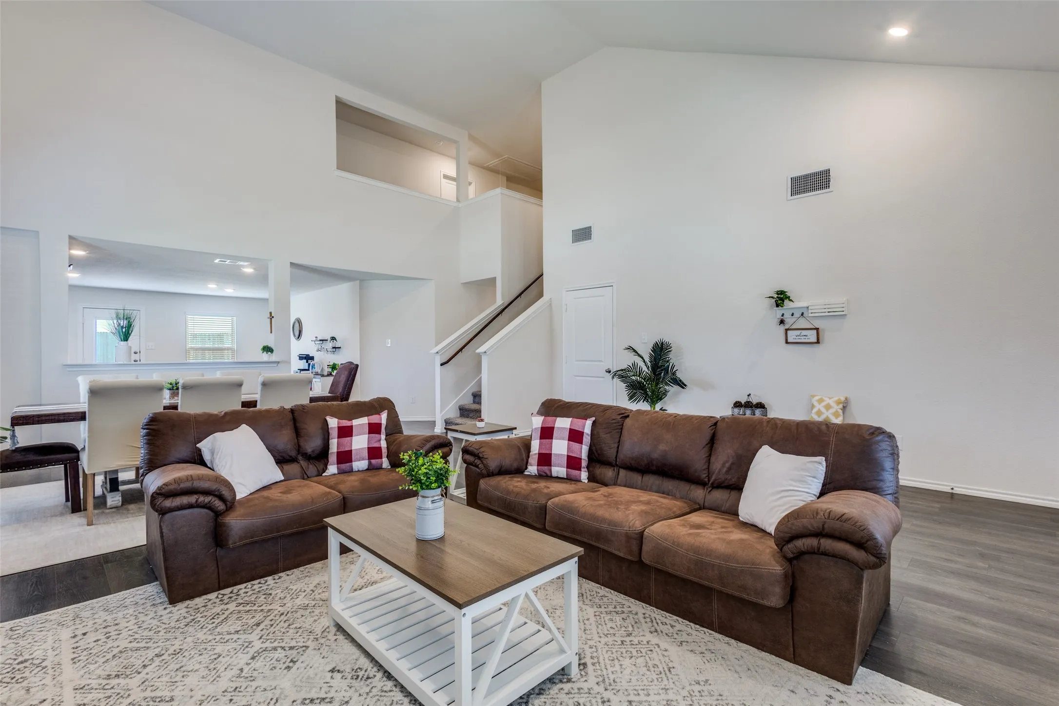 Single Family Residence For Sale in Collin County , 305 Ginger Avenue, Anna, Texas 75409, 4 Bedroom, 3 Bathroom, 2 Garage spaces, 2,158 Sqft, built in 2022, Preowned, mls#21233412, Real Estate Agent in Anna, Homes For Sale in Collin county, Homes For Sale in Anna, Realtor in Anna Texas, Real Estate Brokerage Independent Realty Texas, Luminita Cordes Realtor
