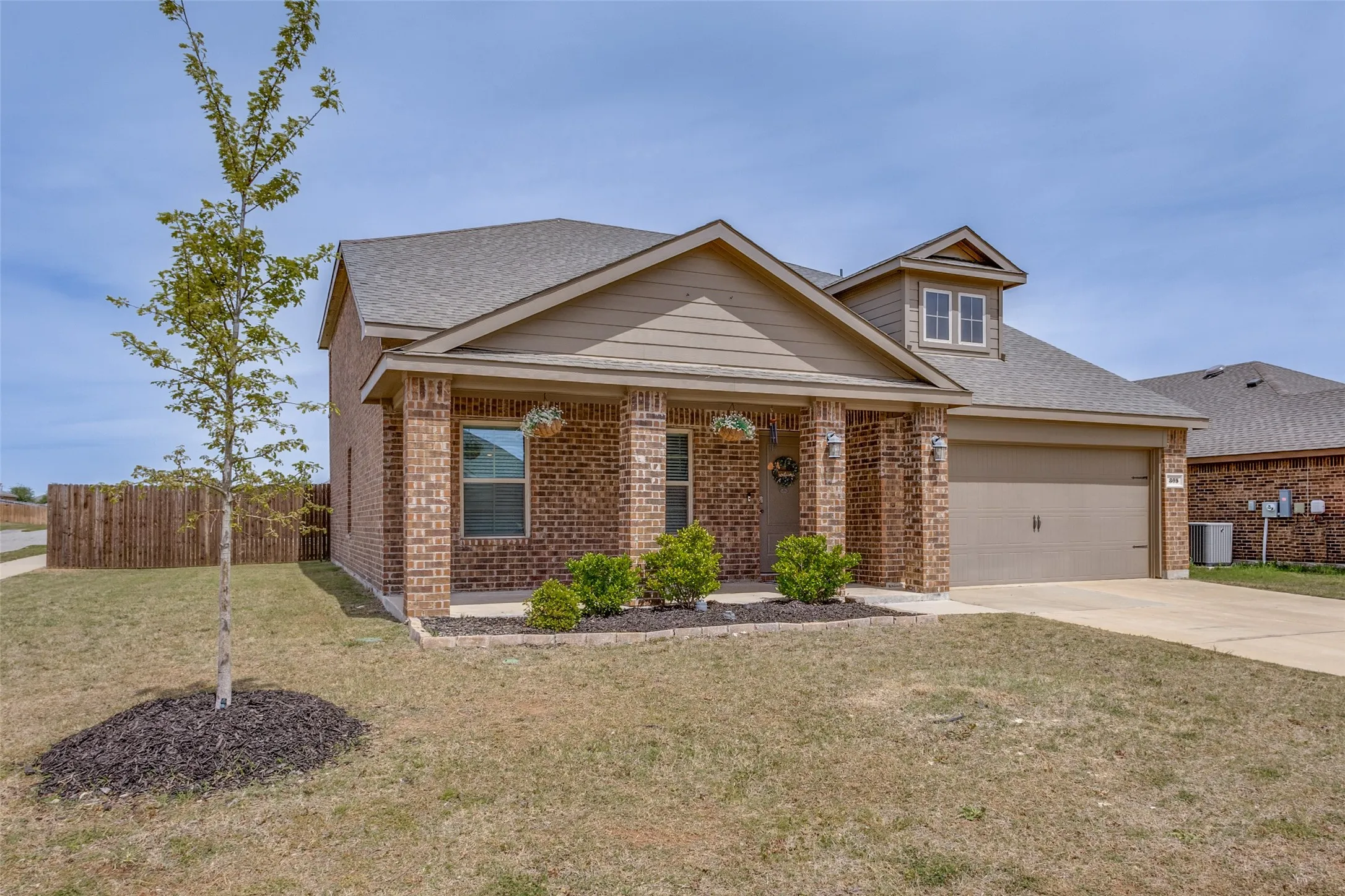 Single Family Residence For Sale in Collin County , 305 Ginger Avenue, Anna, Texas 75409, 4 Bedroom, 3 Bathroom, 2 Garage spaces, 2,158 Sqft, built in 2022, Preowned, mls#21233412, Real Estate Agent in Anna, Homes For Sale in Collin county, Homes For Sale in Anna, Realtor in Anna Texas, Real Estate Brokerage Independent Realty Texas, Luminita Cordes Realtor