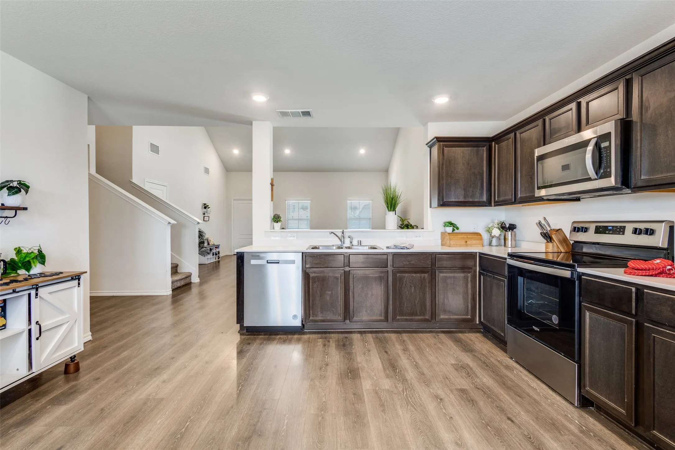 Single Family Residence For Sale in Collin County , 305 Ginger Avenue, Anna, Texas 75409, 4 Bedroom, 3 Bathroom, 2 Garage spaces, 2,158 Sqft, built in 2022, Preowned, mls#21233412, Real Estate Agent in Anna, Homes For Sale in Collin county, Homes For Sale in Anna, Realtor in Anna Texas, Real Estate Brokerage Independent Realty Texas, Luminita Cordes Realtor