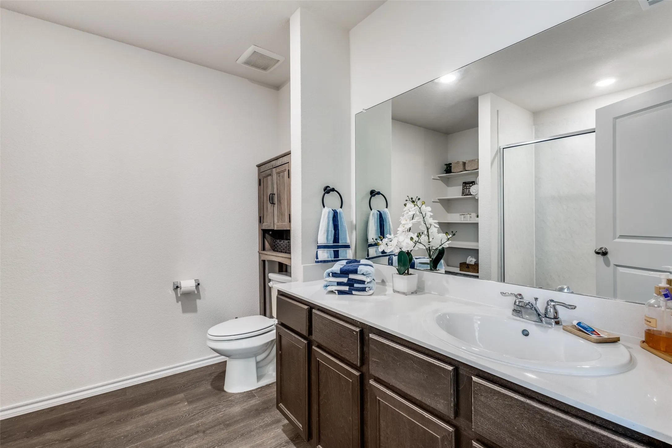 Single Family Residence For Sale in Collin County , 305 Ginger Avenue, Anna, Texas 75409, 4 Bedroom, 3 Bathroom, 2 Garage spaces, 2,158 Sqft, built in 2022, Preowned, mls#21233412, Real Estate Agent in Anna, Homes For Sale in Collin county, Homes For Sale in Anna, Realtor in Anna Texas, Real Estate Brokerage Independent Realty Texas, Luminita Cordes Realtor