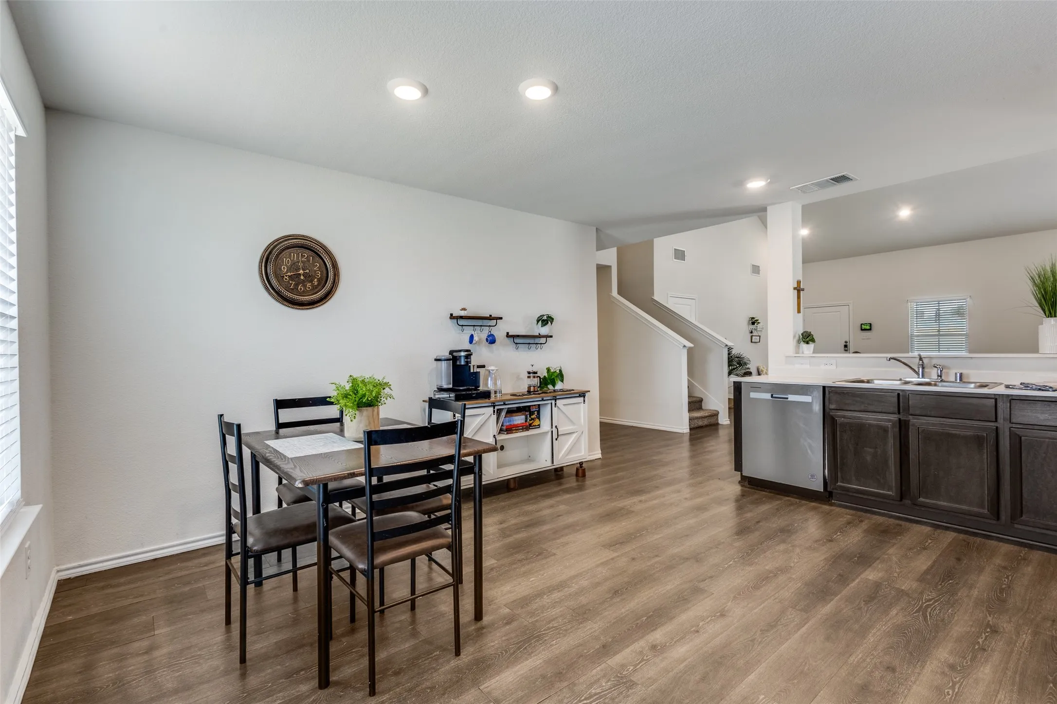 Single Family Residence For Sale in Collin County , 305 Ginger Avenue, Anna, Texas 75409, 4 Bedroom, 3 Bathroom, 2 Garage spaces, 2,158 Sqft, built in 2022, Preowned, mls#21233412, Real Estate Agent in Anna, Homes For Sale in Collin county, Homes For Sale in Anna, Realtor in Anna Texas, Real Estate Brokerage Independent Realty Texas, Luminita Cordes Realtor