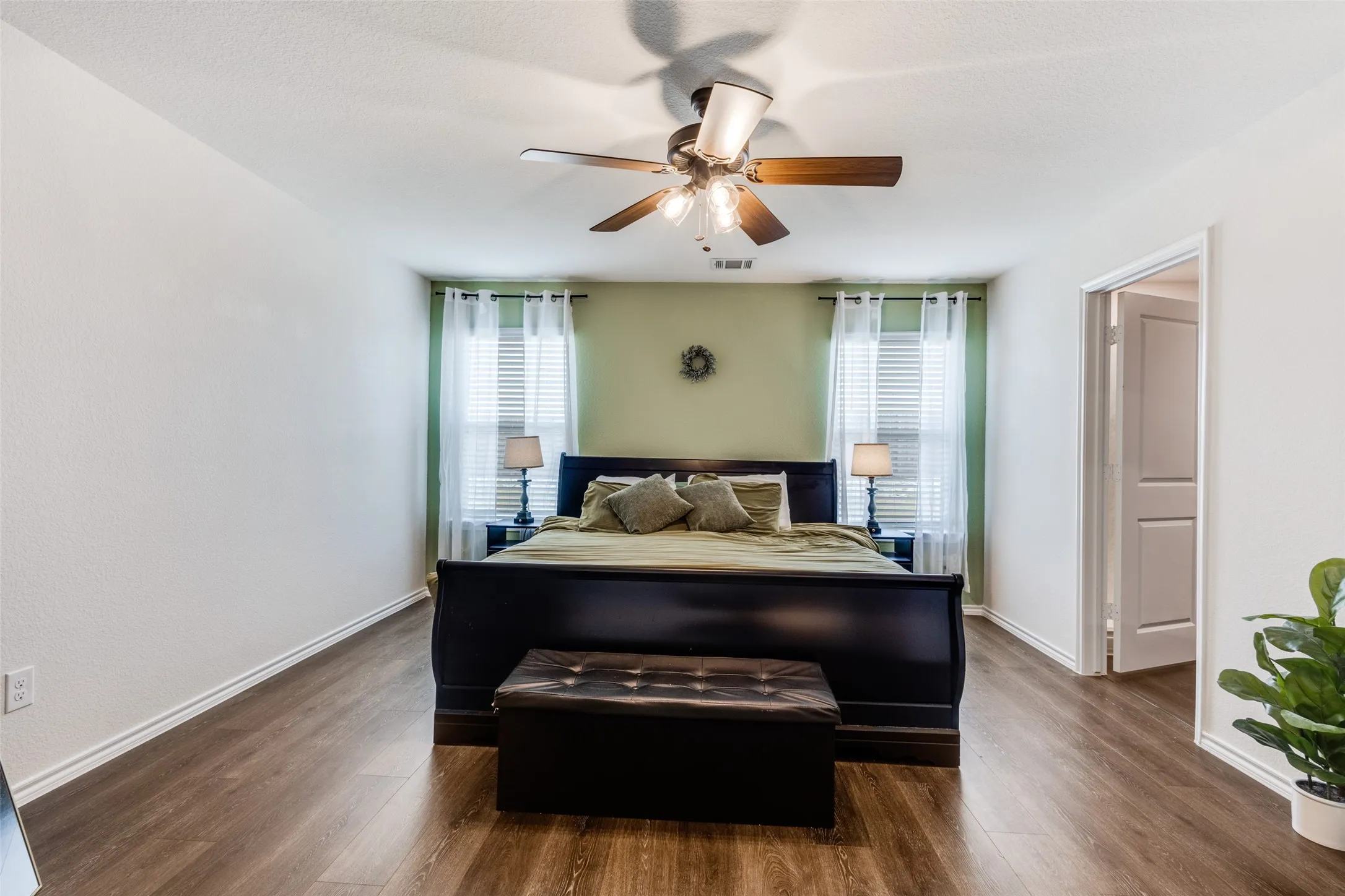 Single Family Residence For Sale in Collin County , 305 Ginger Avenue, Anna, Texas 75409, 4 Bedroom, 3 Bathroom, 2 Garage spaces, 2,158 Sqft, built in 2022, Preowned, mls#21233412, Real Estate Agent in Anna, Homes For Sale in Collin county, Homes For Sale in Anna, Realtor in Anna Texas, Real Estate Brokerage Independent Realty Texas, Luminita Cordes Realtor