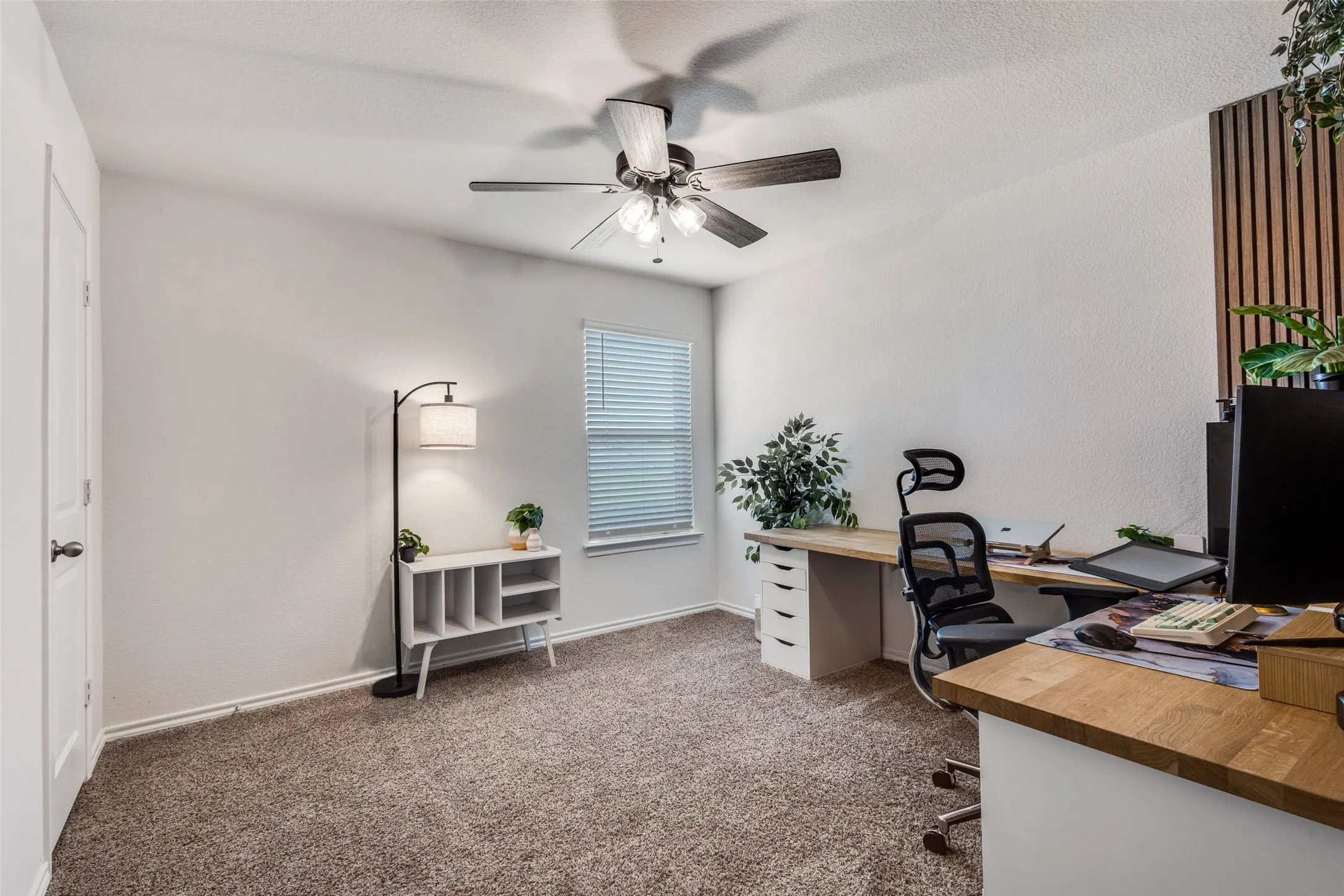 Single Family Residence For Sale in Collin County , 305 Ginger Avenue, Anna, Texas 75409, 4 Bedroom, 3 Bathroom, 2 Garage spaces, 2,158 Sqft, built in 2022, Preowned, mls#21233412, Real Estate Agent in Anna, Homes For Sale in Collin county, Homes For Sale in Anna, Realtor in Anna Texas, Real Estate Brokerage Independent Realty Texas, Luminita Cordes Realtor