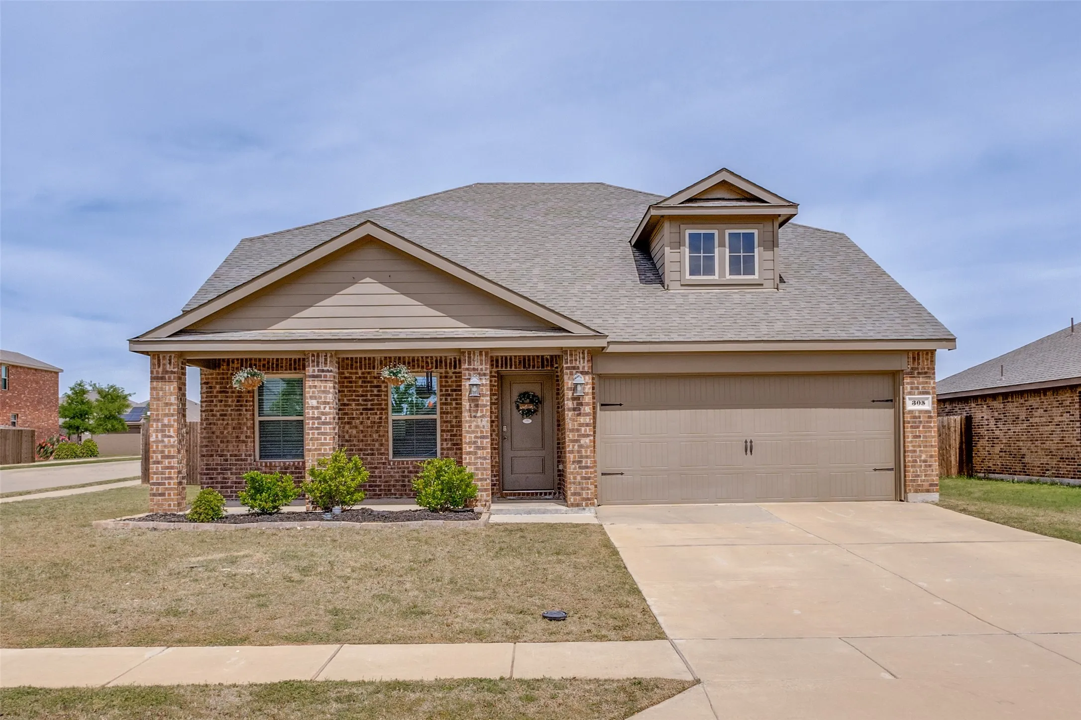 Single Family Residence For Sale in Collin County , 305 Ginger Avenue, Anna, Texas 75409, 4 Bedroom, 3 Bathroom, 2 Garage spaces, 2,158 Sqft, built in 2022, Preowned, mls#21233412, Real Estate Agent in Anna, Homes For Sale in Collin county, Homes For Sale in Anna, Realtor in Anna Texas, Real Estate Brokerage Independent Realty Texas, Luminita Cordes Realtor