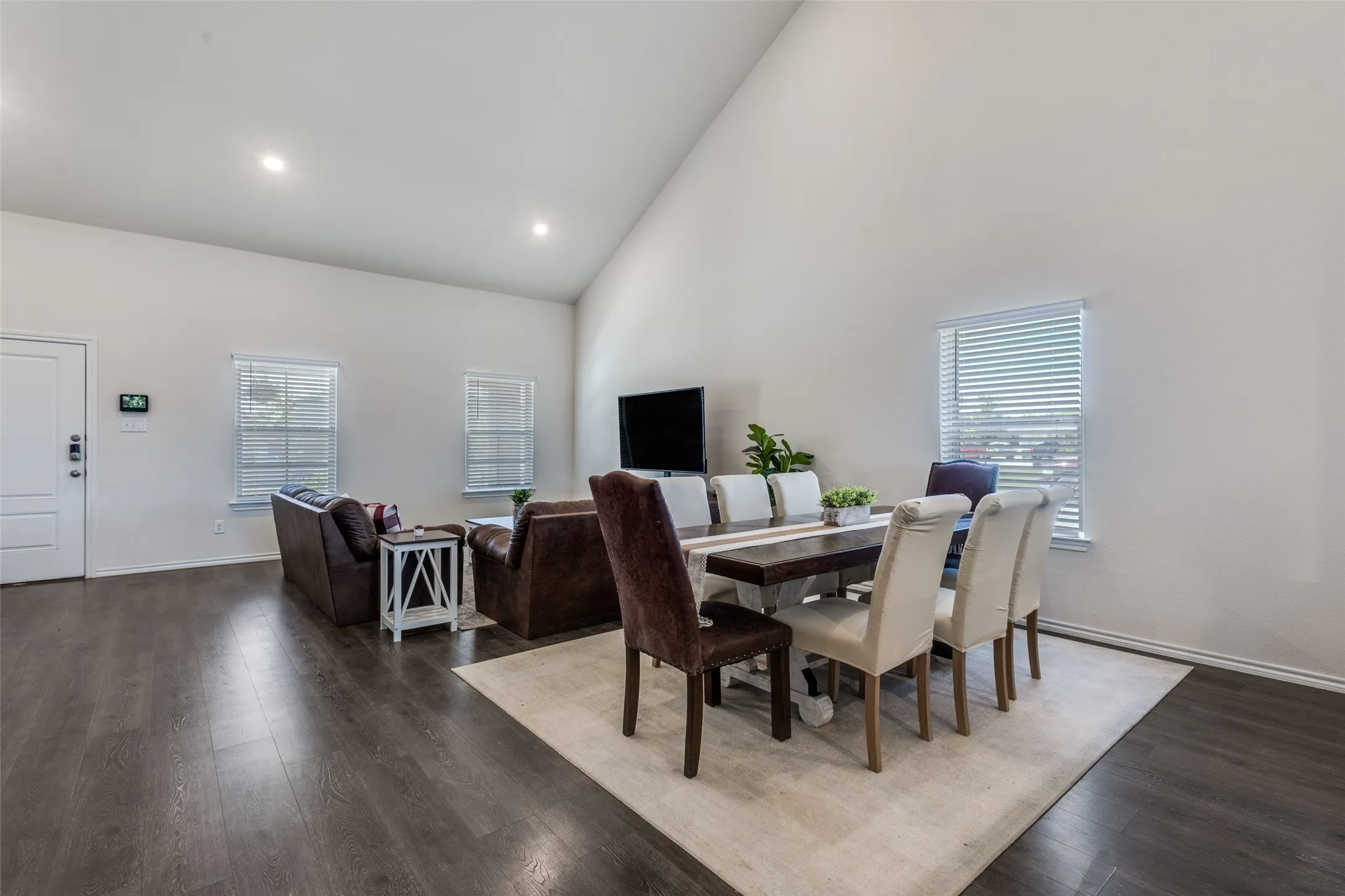 Single Family Residence For Sale in Collin County , 305 Ginger Avenue, Anna, Texas 75409, 4 Bedroom, 3 Bathroom, 2 Garage spaces, 2,158 Sqft, built in 2022, Preowned, mls#21233412, Real Estate Agent in Anna, Homes For Sale in Collin county, Homes For Sale in Anna, Realtor in Anna Texas, Real Estate Brokerage Independent Realty Texas, Luminita Cordes Realtor