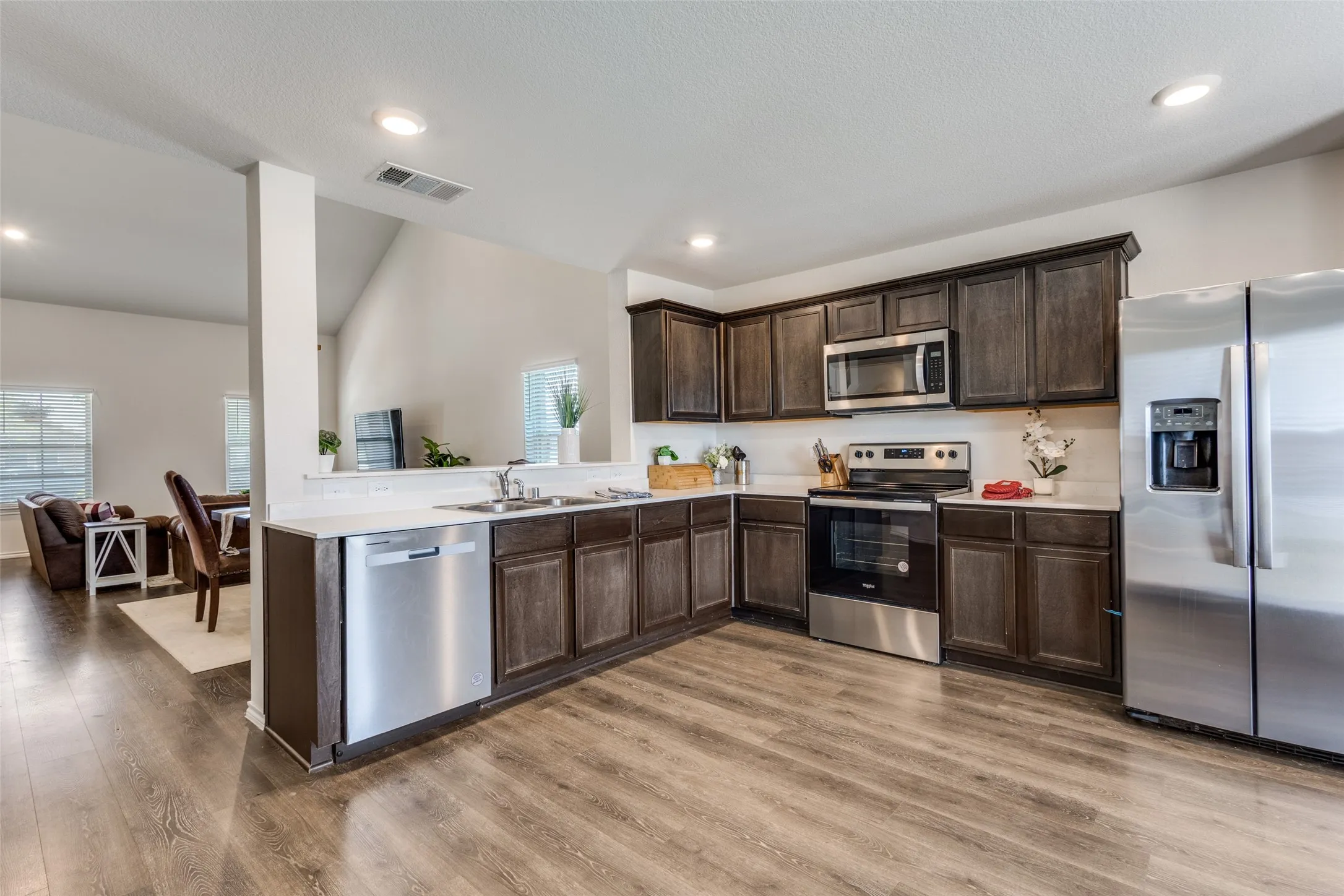 Single Family Residence For Sale in Collin County , 305 Ginger Avenue, Anna, Texas 75409, 4 Bedroom, 3 Bathroom, 2 Garage spaces, 2,158 Sqft, built in 2022, Preowned, mls#21233412, Real Estate Agent in Anna, Homes For Sale in Collin county, Homes For Sale in Anna, Realtor in Anna Texas, Real Estate Brokerage Independent Realty Texas, Luminita Cordes Realtor