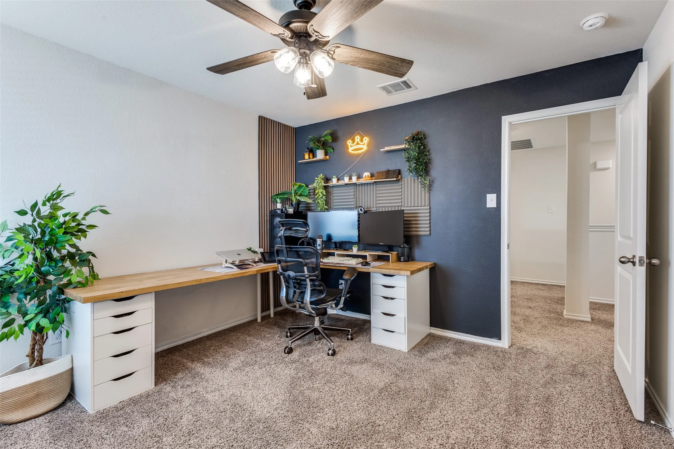 Single Family Residence For Sale in Collin County , 305 Ginger Avenue, Anna, Texas 75409, 4 Bedroom, 3 Bathroom, 2 Garage spaces, 2,158 Sqft, built in 2022, Preowned, mls#21233412, Real Estate Agent in Anna, Homes For Sale in Collin county, Homes For Sale in Anna, Realtor in Anna Texas, Real Estate Brokerage Independent Realty Texas, Luminita Cordes Realtor
