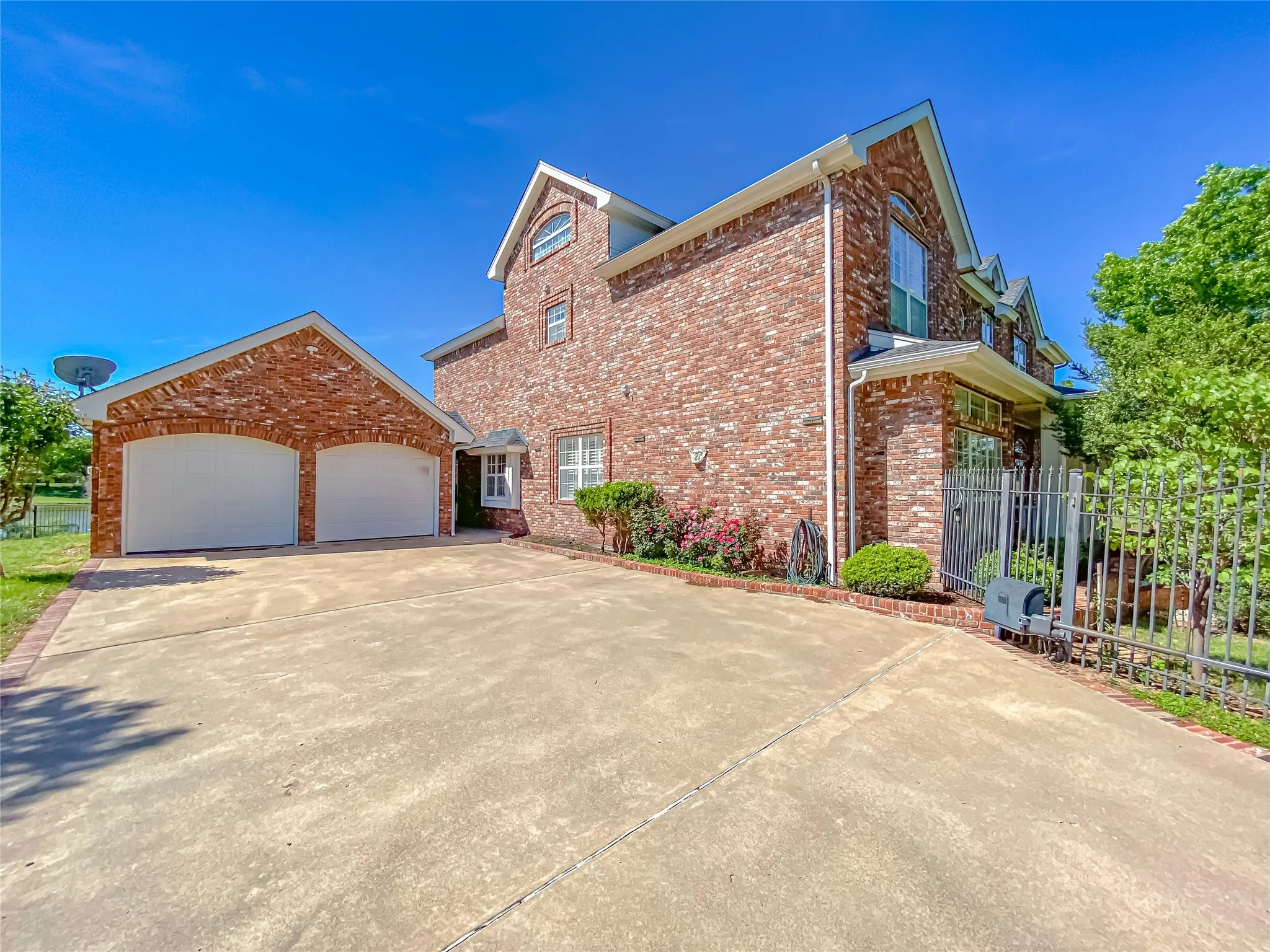 Single Family Residence For Sale in Taylor County , 2133 Canyon Rock Court, Abilene, Texas 79606, 4 Bedroom, 4 Bathroom, 2 Garage spaces, 4,776 Sqft, built in 1998, Preowned, mls#21234569, Real Estate Agent in Abilene, Homes For Sale in Taylor county, Homes For Sale in Abilene, Realtor in Abilene Texas, Real Estate Brokerage Independent Realty Texas, Luminita Cordes Realtor