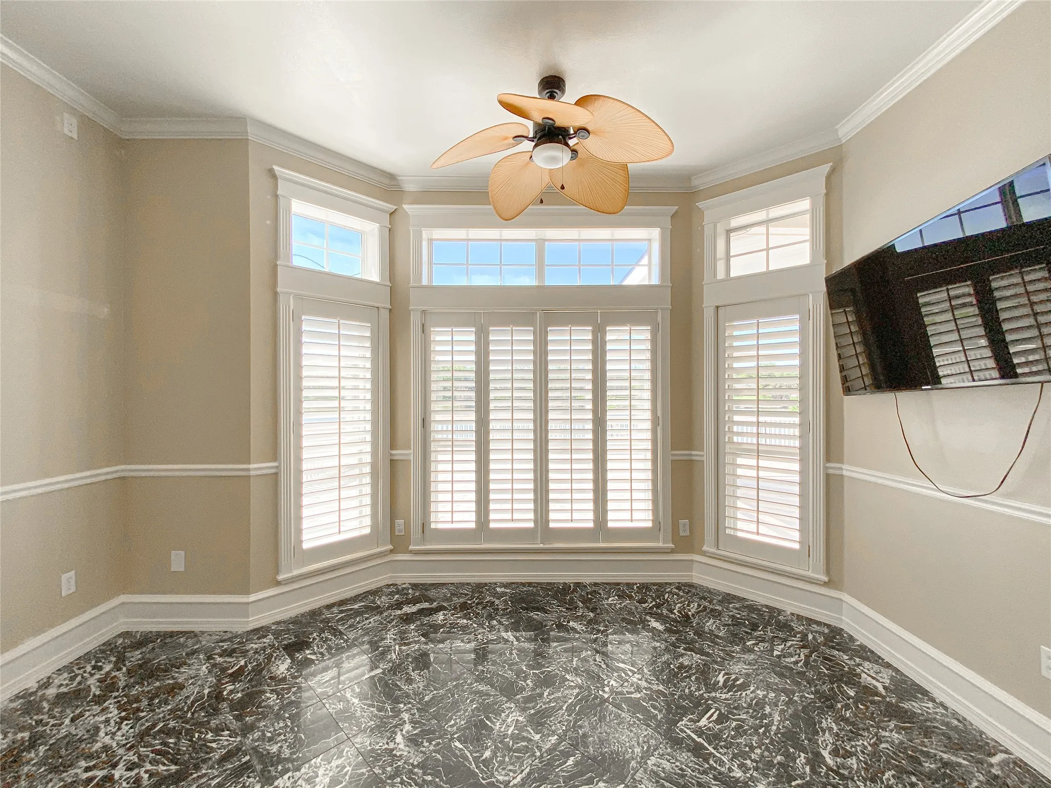 BREAKFAST with a ceiling fan and ornamental molding