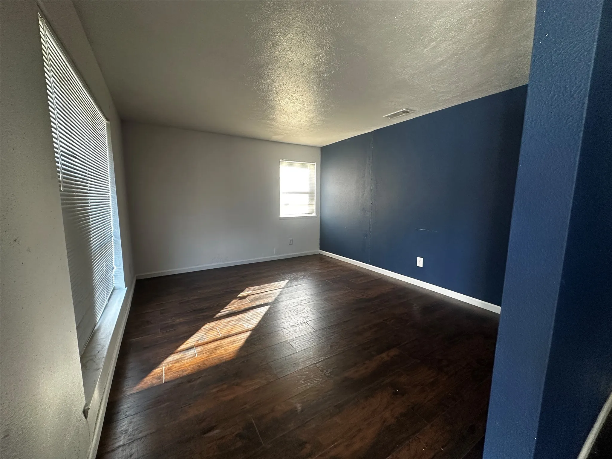 Single Family Residence For Sale in Dallas County , 4111 Mehalia Drive, Dallas, Texas 75241, 2 Bedroom, 2 Bathroom, 2 Garage spaces, 1,508 Sqft, built in 1962, mls#21234676, Real Estate Agent in Dallas, Homes For Sale in Dallas county, Homes For Sale in Dallas, Realtor in Dallas Texas, Real Estate Brokerage Independent Realty Texas, Luminita Cordes Realtor