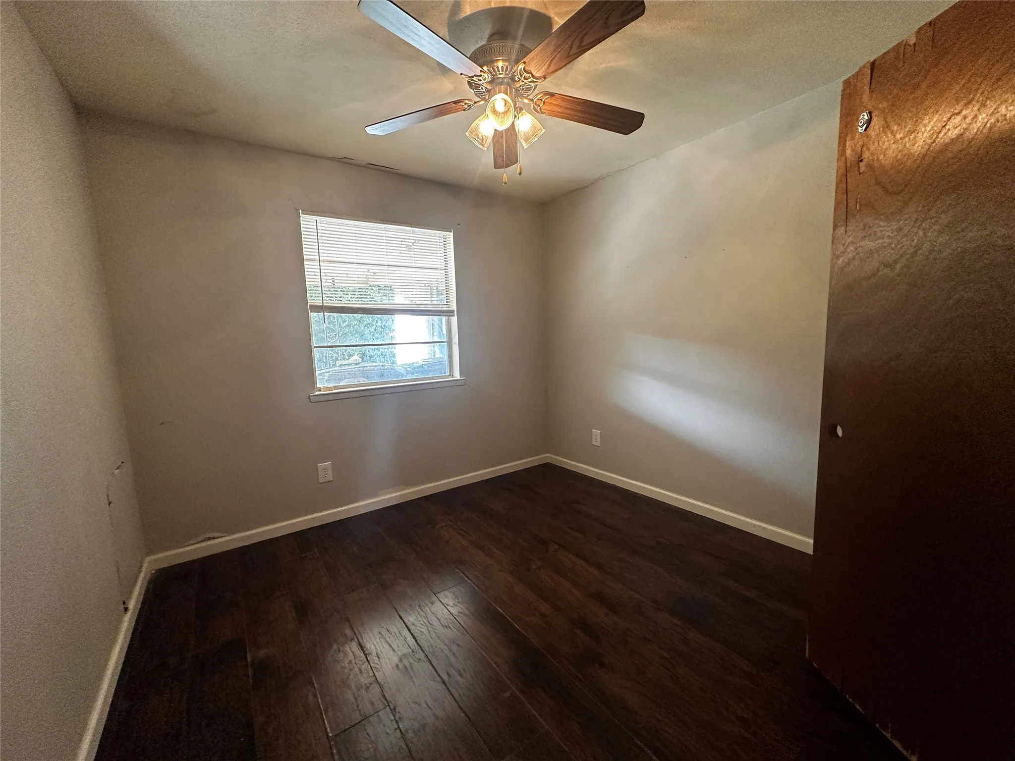 Single Family Residence For Sale in Dallas County , 4111 Mehalia Drive, Dallas, Texas 75241, 2 Bedroom, 2 Bathroom, 2 Garage spaces, 1,508 Sqft, built in 1962, mls#21234676, Real Estate Agent in Dallas, Homes For Sale in Dallas county, Homes For Sale in Dallas, Realtor in Dallas Texas, Real Estate Brokerage Independent Realty Texas, Luminita Cordes Realtor