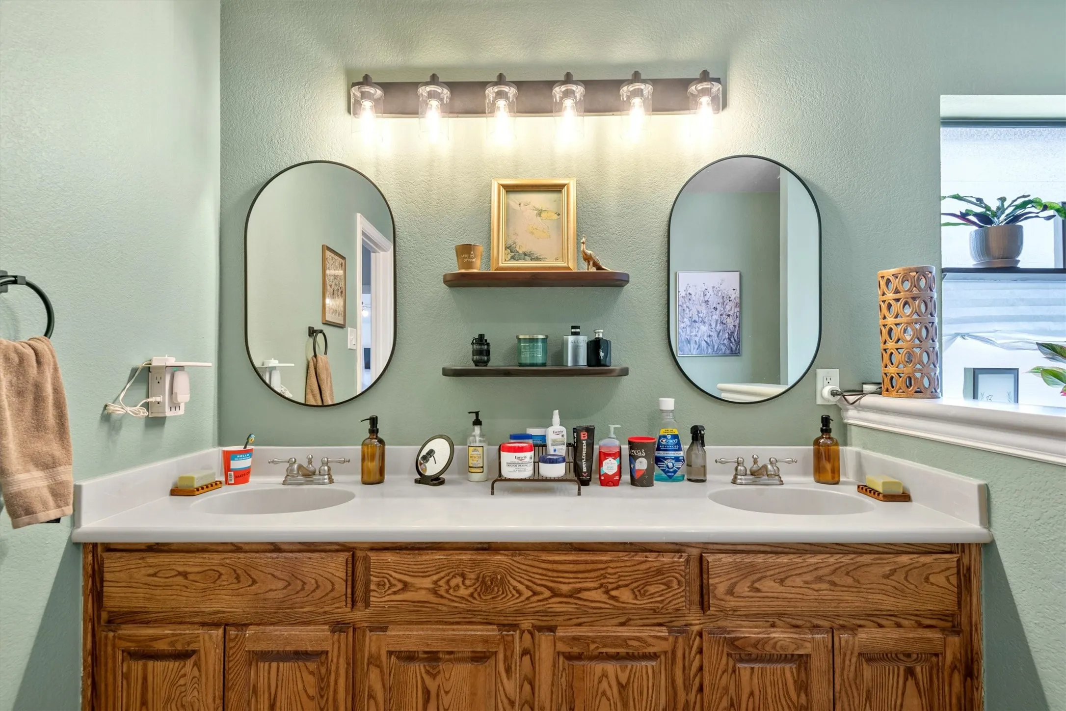Single Family Residence For Sale in Ellis County , 201 Rawhide Street, Waxahachie, Texas 75165, 3 Bedroom, 2 Bathroom, 2 Garage spaces, 2,080 Sqft, built in 2007, mls#21235065, Real Estate Agent in Waxahachie, Homes For Sale in Ellis county, Homes For Sale in Waxahachie, Realtor in Waxahachie Texas, Real Estate Brokerage Independent Realty Texas, Luminita Cordes Realtor