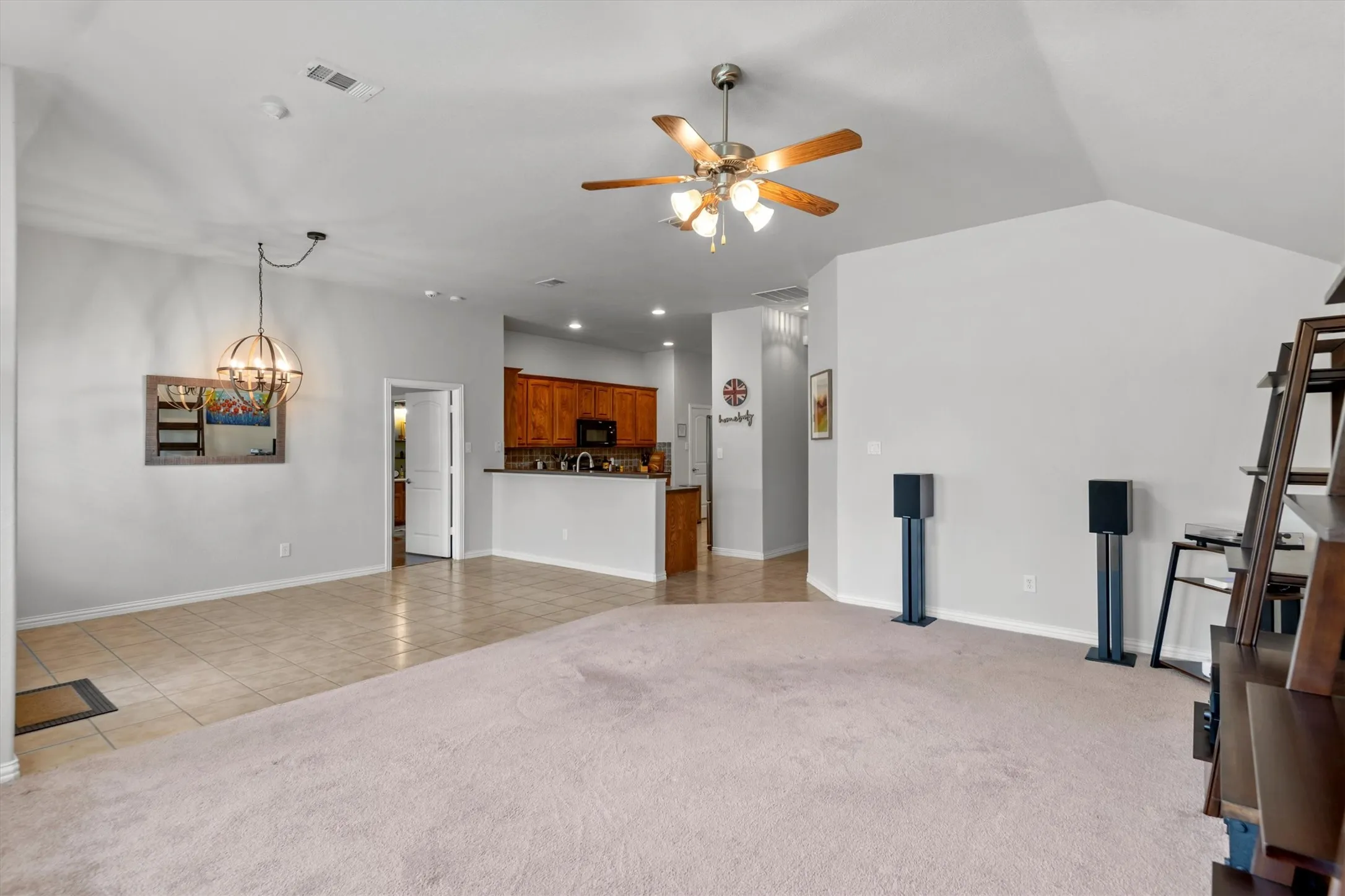 Single Family Residence For Sale in Ellis County , 201 Rawhide Street, Waxahachie, Texas 75165, 3 Bedroom, 2 Bathroom, 2 Garage spaces, 2,080 Sqft, built in 2007, mls#21235065, Real Estate Agent in Waxahachie, Homes For Sale in Ellis county, Homes For Sale in Waxahachie, Realtor in Waxahachie Texas, Real Estate Brokerage Independent Realty Texas, Luminita Cordes Realtor