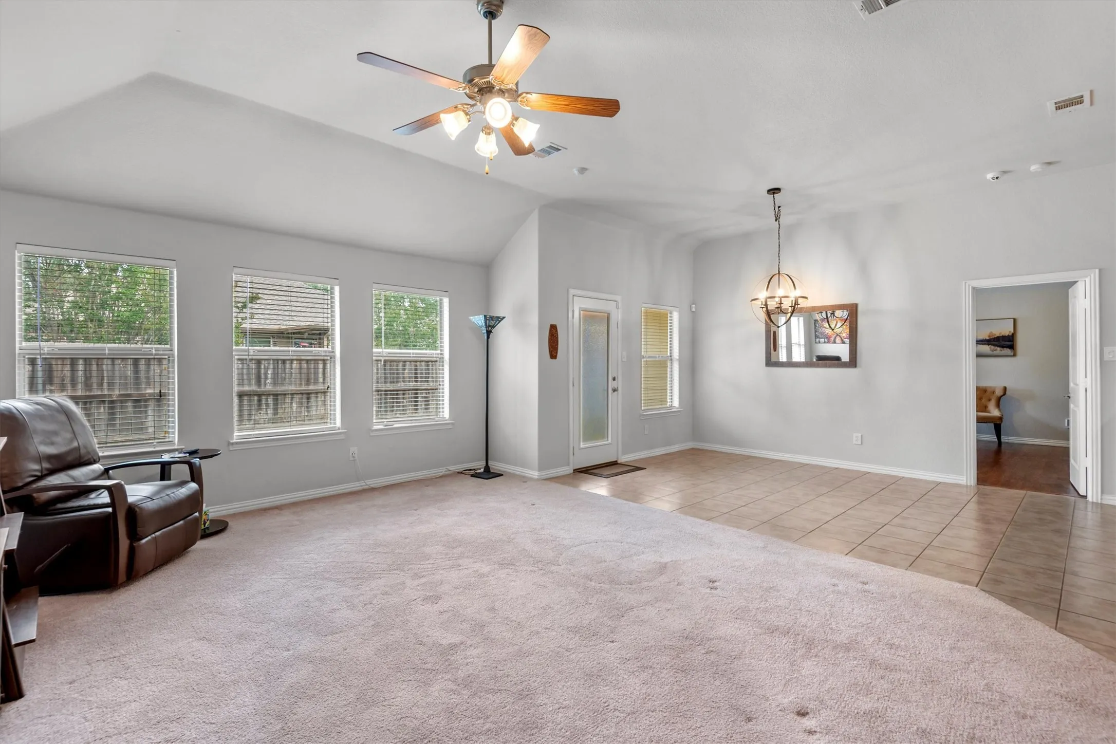 Single Family Residence For Sale in Ellis County , 201 Rawhide Street, Waxahachie, Texas 75165, 3 Bedroom, 2 Bathroom, 2 Garage spaces, 2,080 Sqft, built in 2007, mls#21235065, Real Estate Agent in Waxahachie, Homes For Sale in Ellis county, Homes For Sale in Waxahachie, Realtor in Waxahachie Texas, Real Estate Brokerage Independent Realty Texas, Luminita Cordes Realtor