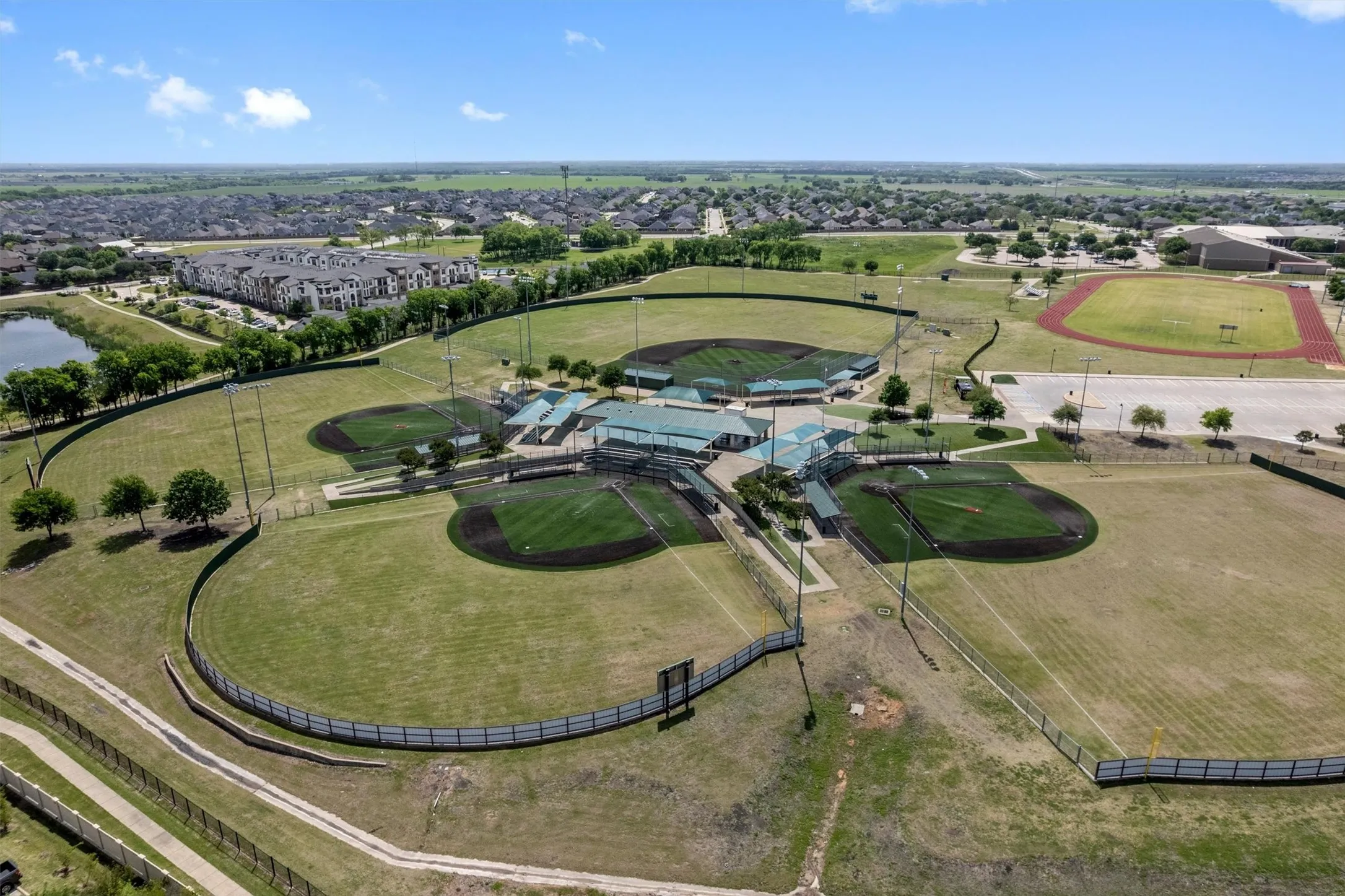 Single Family Residence For Sale in Ellis County , 201 Rawhide Street, Waxahachie, Texas 75165, 3 Bedroom, 2 Bathroom, 2 Garage spaces, 2,080 Sqft, built in 2007, mls#21235065, Real Estate Agent in Waxahachie, Homes For Sale in Ellis county, Homes For Sale in Waxahachie, Realtor in Waxahachie Texas, Real Estate Brokerage Independent Realty Texas, Luminita Cordes Realtor