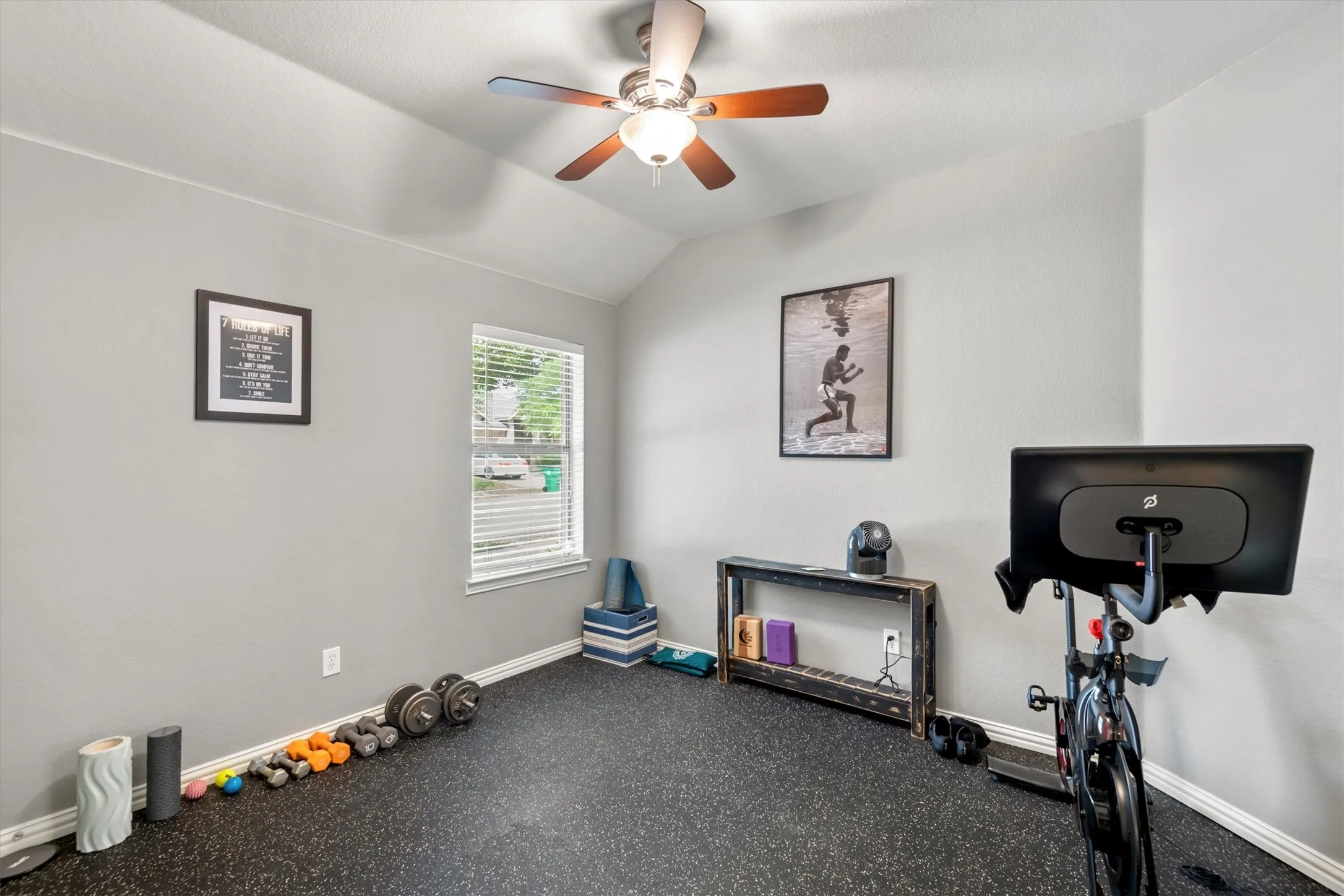 Single Family Residence For Sale in Ellis County , 201 Rawhide Street, Waxahachie, Texas 75165, 3 Bedroom, 2 Bathroom, 2 Garage spaces, 2,080 Sqft, built in 2007, mls#21235065, Real Estate Agent in Waxahachie, Homes For Sale in Ellis county, Homes For Sale in Waxahachie, Realtor in Waxahachie Texas, Real Estate Brokerage Independent Realty Texas, Luminita Cordes Realtor