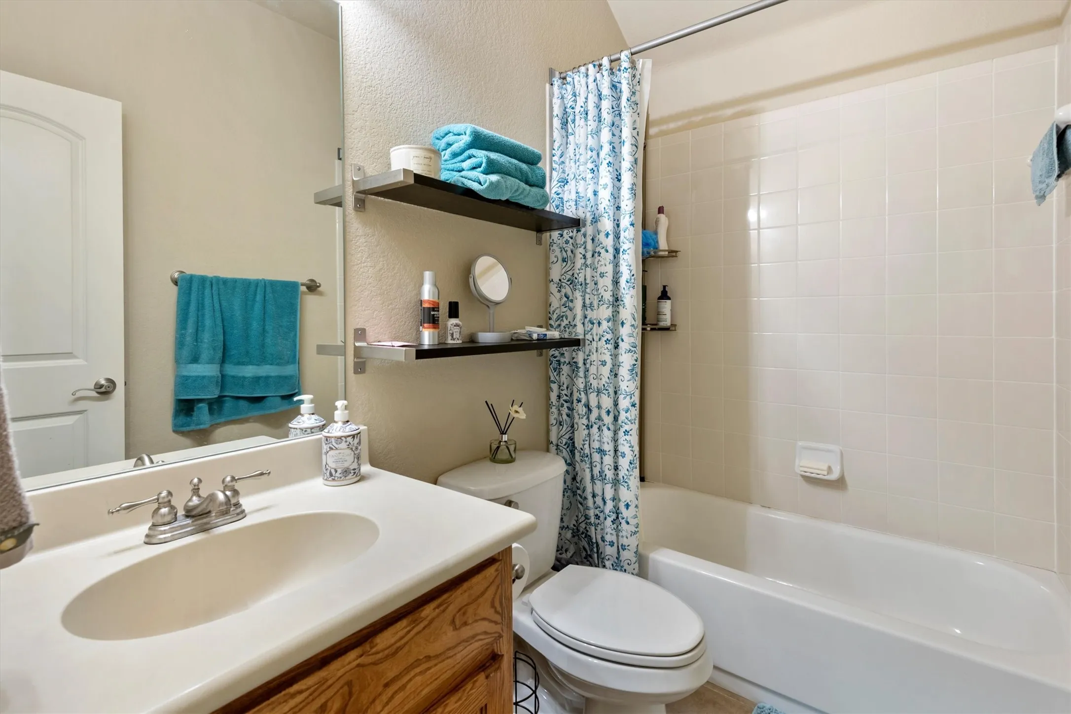 Single Family Residence For Sale in Ellis County , 201 Rawhide Street, Waxahachie, Texas 75165, 3 Bedroom, 2 Bathroom, 2 Garage spaces, 2,080 Sqft, built in 2007, mls#21235065, Real Estate Agent in Waxahachie, Homes For Sale in Ellis county, Homes For Sale in Waxahachie, Realtor in Waxahachie Texas, Real Estate Brokerage Independent Realty Texas, Luminita Cordes Realtor