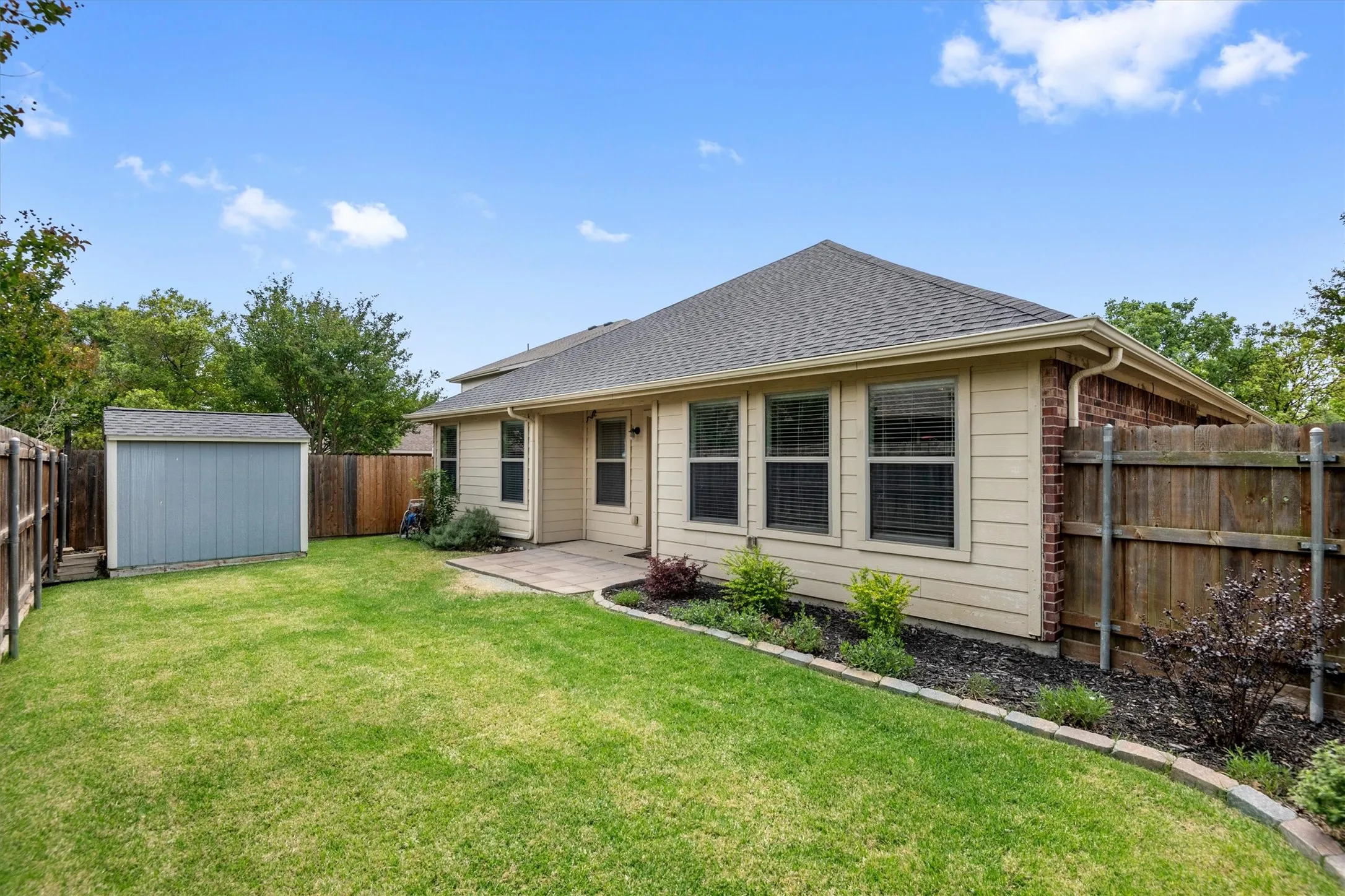Single Family Residence For Sale in Ellis County , 201 Rawhide Street, Waxahachie, Texas 75165, 3 Bedroom, 2 Bathroom, 2 Garage spaces, 2,080 Sqft, built in 2007, mls#21235065, Real Estate Agent in Waxahachie, Homes For Sale in Ellis county, Homes For Sale in Waxahachie, Realtor in Waxahachie Texas, Real Estate Brokerage Independent Realty Texas, Luminita Cordes Realtor