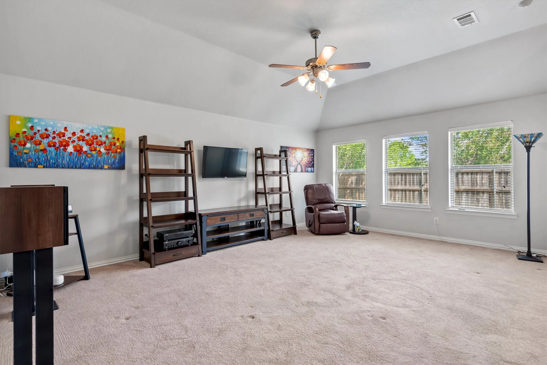 Single Family Residence For Sale in Ellis County , 201 Rawhide Street, Waxahachie, Texas 75165, 3 Bedroom, 2 Bathroom, 2 Garage spaces, 2,080 Sqft, built in 2007, mls#21235065, Real Estate Agent in Waxahachie, Homes For Sale in Ellis county, Homes For Sale in Waxahachie, Realtor in Waxahachie Texas, Real Estate Brokerage Independent Realty Texas, Luminita Cordes Realtor