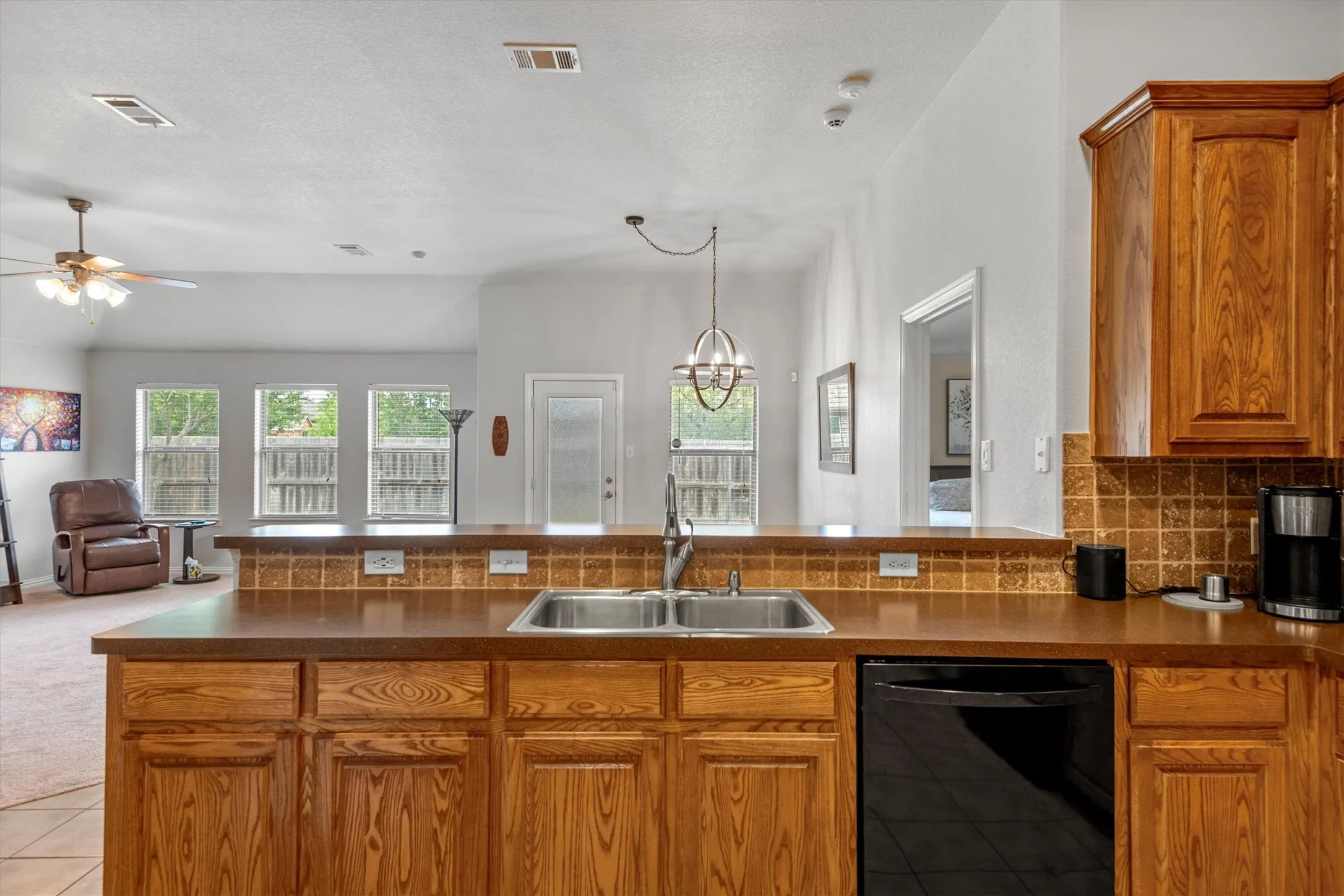 Single Family Residence For Sale in Ellis County , 201 Rawhide Street, Waxahachie, Texas 75165, 3 Bedroom, 2 Bathroom, 2 Garage spaces, 2,080 Sqft, built in 2007, mls#21235065, Real Estate Agent in Waxahachie, Homes For Sale in Ellis county, Homes For Sale in Waxahachie, Realtor in Waxahachie Texas, Real Estate Brokerage Independent Realty Texas, Luminita Cordes Realtor