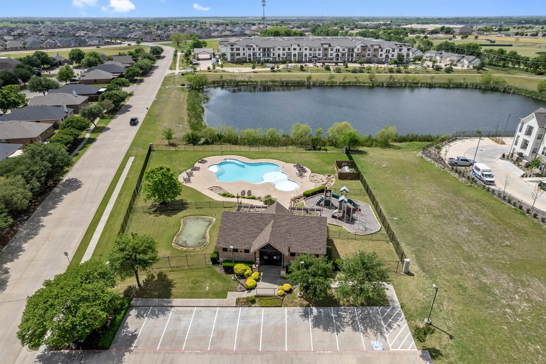 Single Family Residence For Sale in Ellis County , 201 Rawhide Street, Waxahachie, Texas 75165, 3 Bedroom, 2 Bathroom, 2 Garage spaces, 2,080 Sqft, built in 2007, mls#21235065, Real Estate Agent in Waxahachie, Homes For Sale in Ellis county, Homes For Sale in Waxahachie, Realtor in Waxahachie Texas, Real Estate Brokerage Independent Realty Texas, Luminita Cordes Realtor