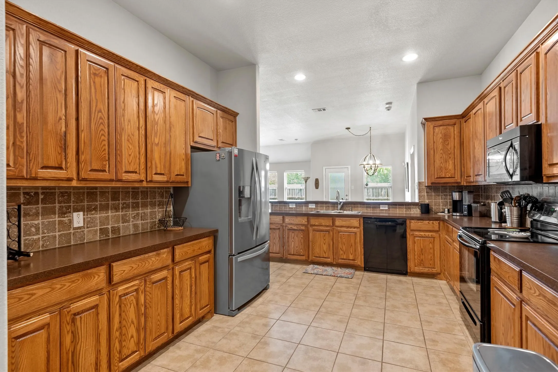 Single Family Residence For Sale in Ellis County , 201 Rawhide Street, Waxahachie, Texas 75165, 3 Bedroom, 2 Bathroom, 2 Garage spaces, 2,080 Sqft, built in 2007, mls#21235065, Real Estate Agent in Waxahachie, Homes For Sale in Ellis county, Homes For Sale in Waxahachie, Realtor in Waxahachie Texas, Real Estate Brokerage Independent Realty Texas, Luminita Cordes Realtor