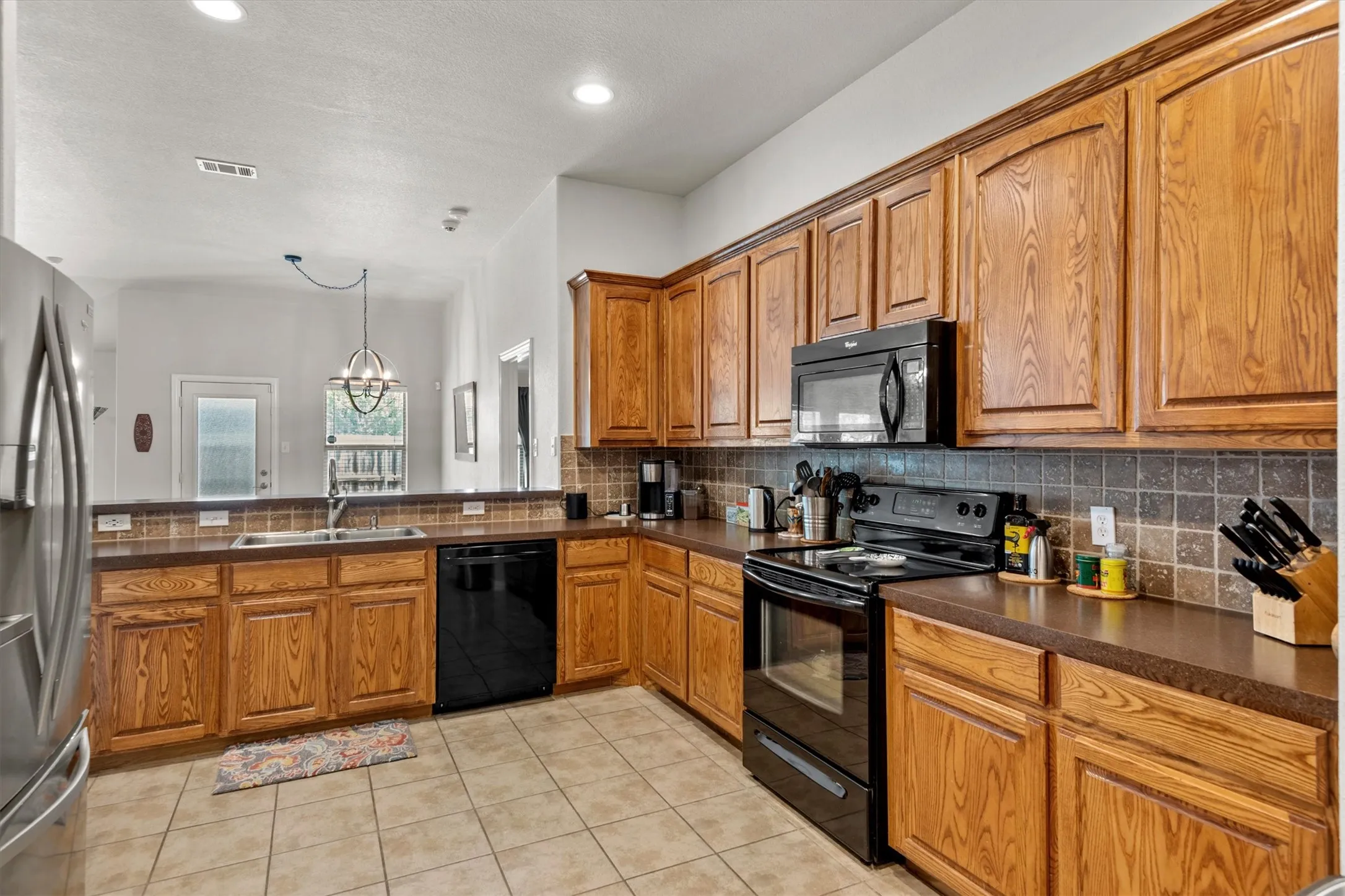 Single Family Residence For Sale in Ellis County , 201 Rawhide Street, Waxahachie, Texas 75165, 3 Bedroom, 2 Bathroom, 2 Garage spaces, 2,080 Sqft, built in 2007, mls#21235065, Real Estate Agent in Waxahachie, Homes For Sale in Ellis county, Homes For Sale in Waxahachie, Realtor in Waxahachie Texas, Real Estate Brokerage Independent Realty Texas, Luminita Cordes Realtor