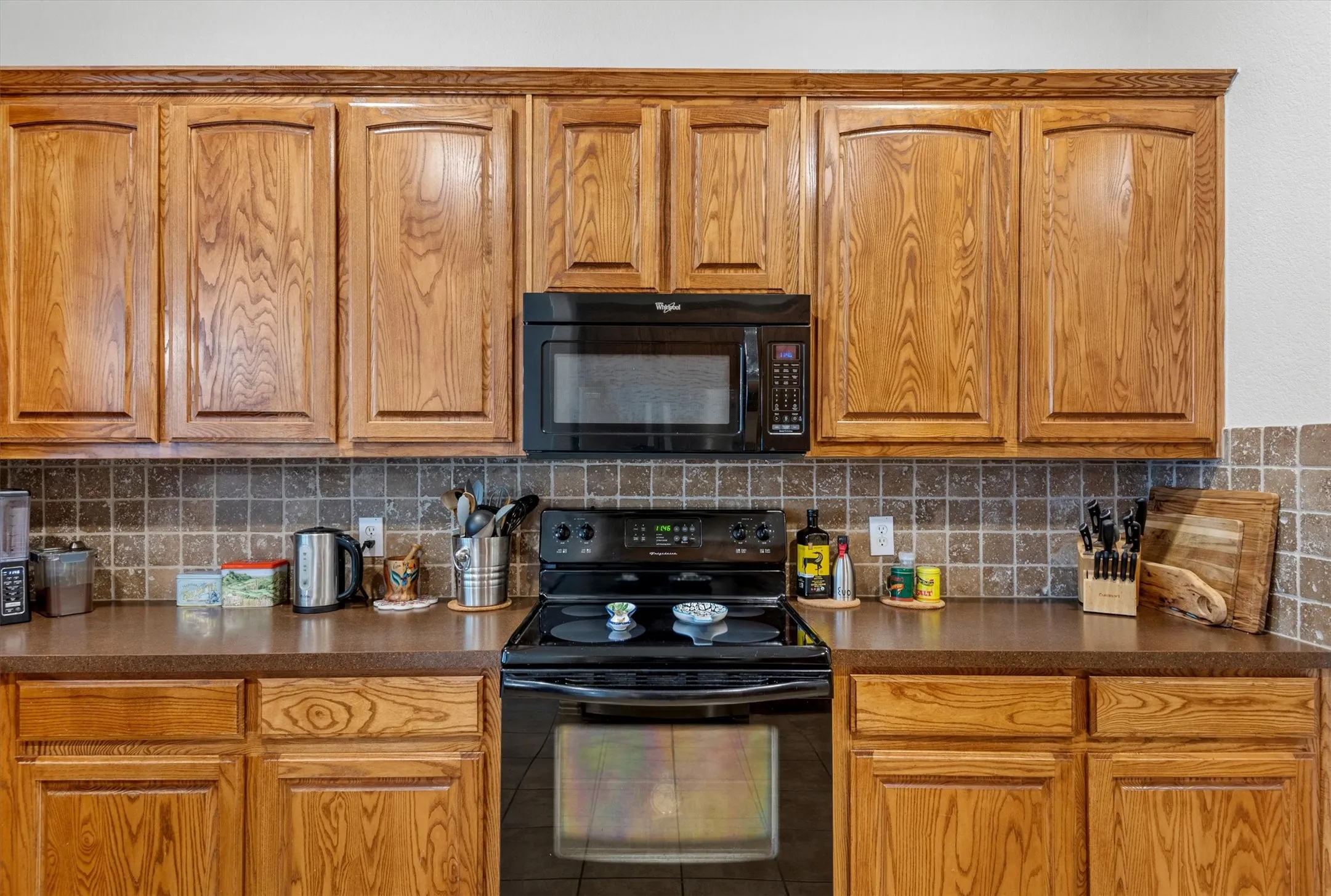 Single Family Residence For Sale in Ellis County , 201 Rawhide Street, Waxahachie, Texas 75165, 3 Bedroom, 2 Bathroom, 2 Garage spaces, 2,080 Sqft, built in 2007, mls#21235065, Real Estate Agent in Waxahachie, Homes For Sale in Ellis county, Homes For Sale in Waxahachie, Realtor in Waxahachie Texas, Real Estate Brokerage Independent Realty Texas, Luminita Cordes Realtor