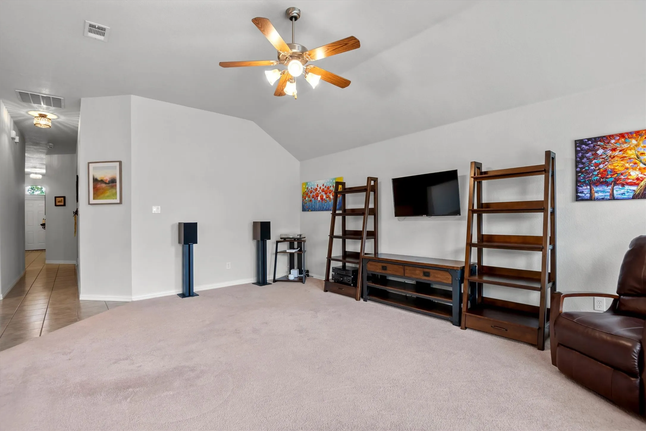 Single Family Residence For Sale in Ellis County , 201 Rawhide Street, Waxahachie, Texas 75165, 3 Bedroom, 2 Bathroom, 2 Garage spaces, 2,080 Sqft, built in 2007, mls#21235065, Real Estate Agent in Waxahachie, Homes For Sale in Ellis county, Homes For Sale in Waxahachie, Realtor in Waxahachie Texas, Real Estate Brokerage Independent Realty Texas, Luminita Cordes Realtor