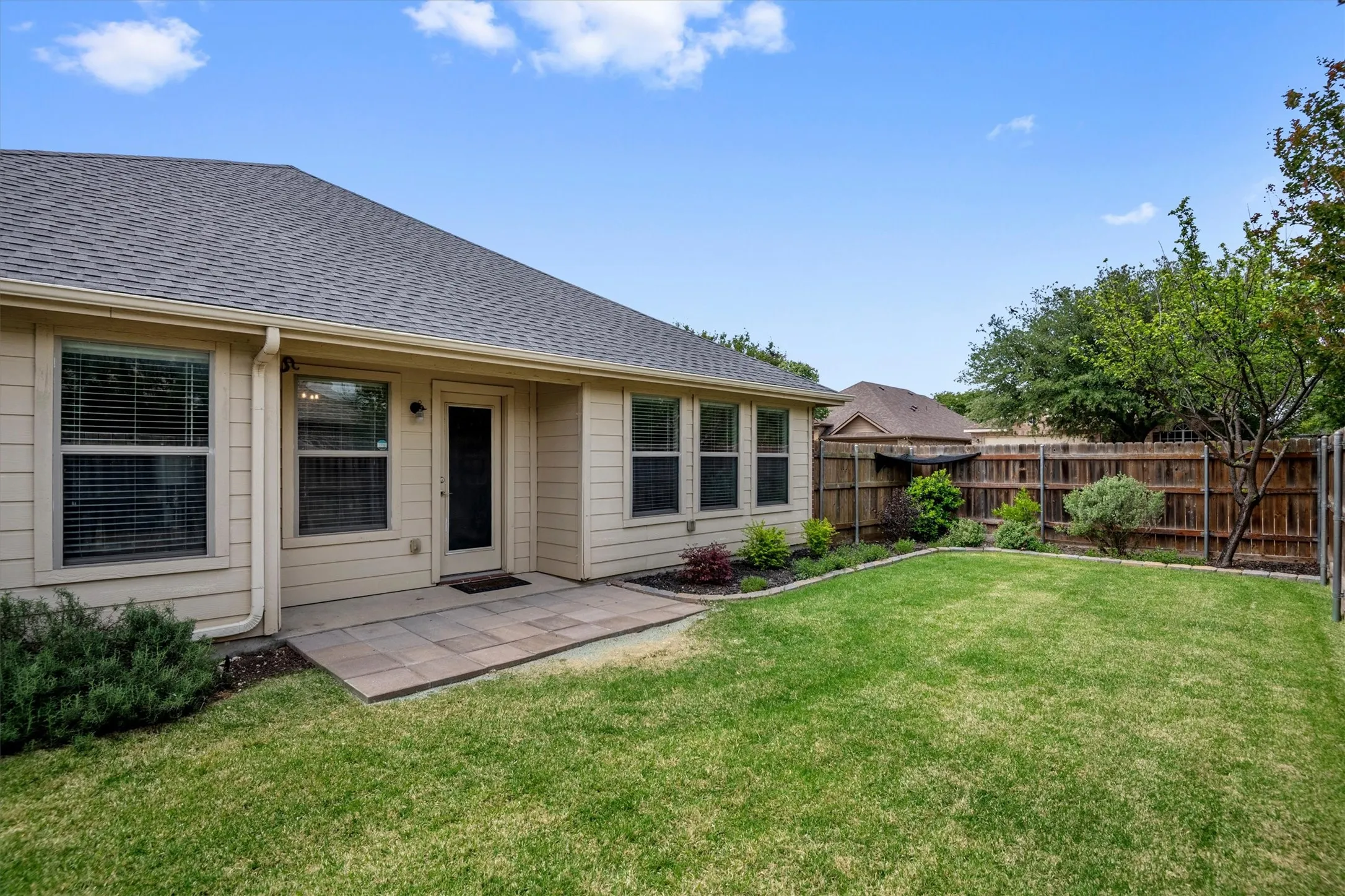 Single Family Residence For Sale in Ellis County , 201 Rawhide Street, Waxahachie, Texas 75165, 3 Bedroom, 2 Bathroom, 2 Garage spaces, 2,080 Sqft, built in 2007, mls#21235065, Real Estate Agent in Waxahachie, Homes For Sale in Ellis county, Homes For Sale in Waxahachie, Realtor in Waxahachie Texas, Real Estate Brokerage Independent Realty Texas, Luminita Cordes Realtor
