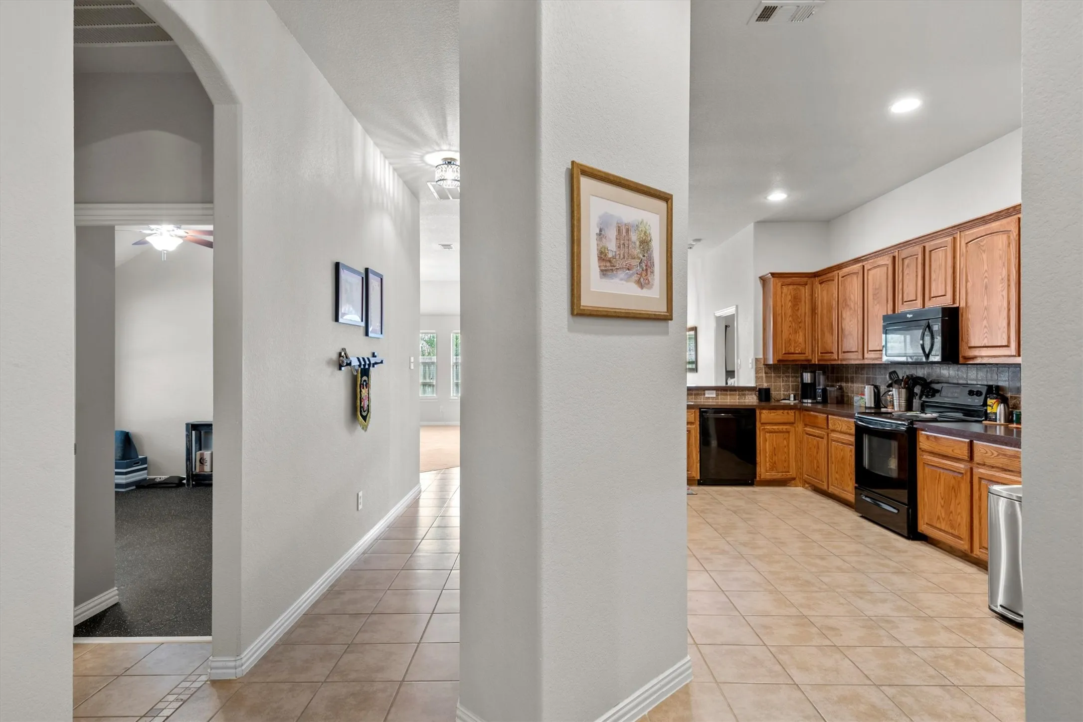 Single Family Residence For Sale in Ellis County , 201 Rawhide Street, Waxahachie, Texas 75165, 3 Bedroom, 2 Bathroom, 2 Garage spaces, 2,080 Sqft, built in 2007, mls#21235065, Real Estate Agent in Waxahachie, Homes For Sale in Ellis county, Homes For Sale in Waxahachie, Realtor in Waxahachie Texas, Real Estate Brokerage Independent Realty Texas, Luminita Cordes Realtor