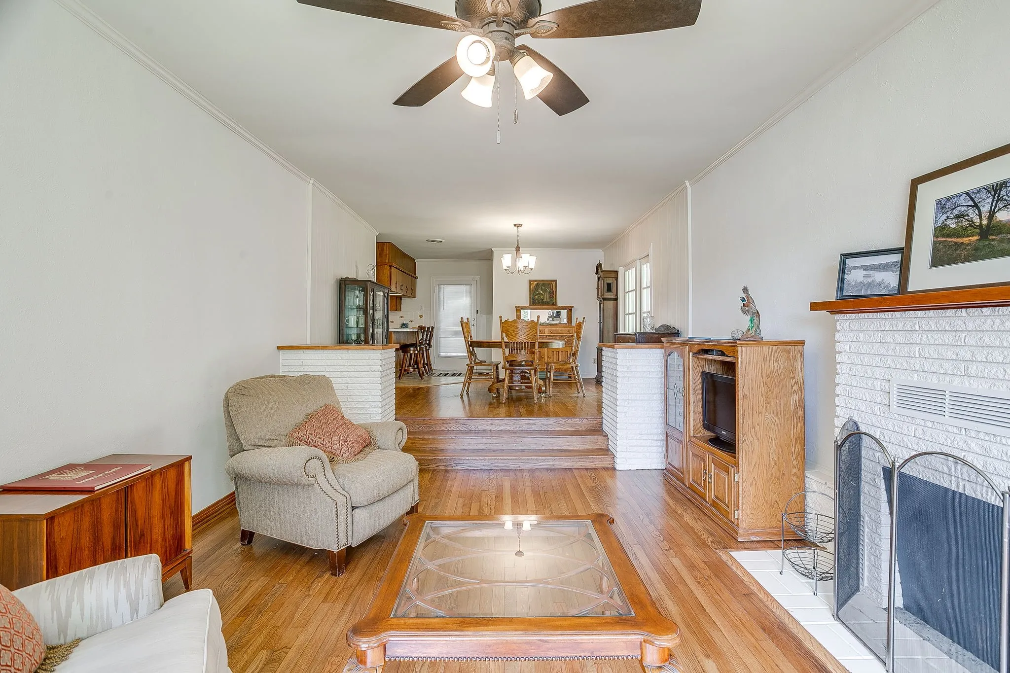 Single Family Residence For Sale in Tarrant County , 8316 Heron Drive, Fort Worth, Texas 76108, 3 Bedroom, 2 Bathroom, 1 Garage spaces, 1,660 Sqft, built in 1948, mls#21233863, Real Estate Agent in Fort Worth, Homes For Sale in Tarrant county, Homes For Sale in Fort Worth, Realtor in Fort Worth Texas, Real Estate Brokerage Independent Realty Texas, Luminita Cordes Realtor