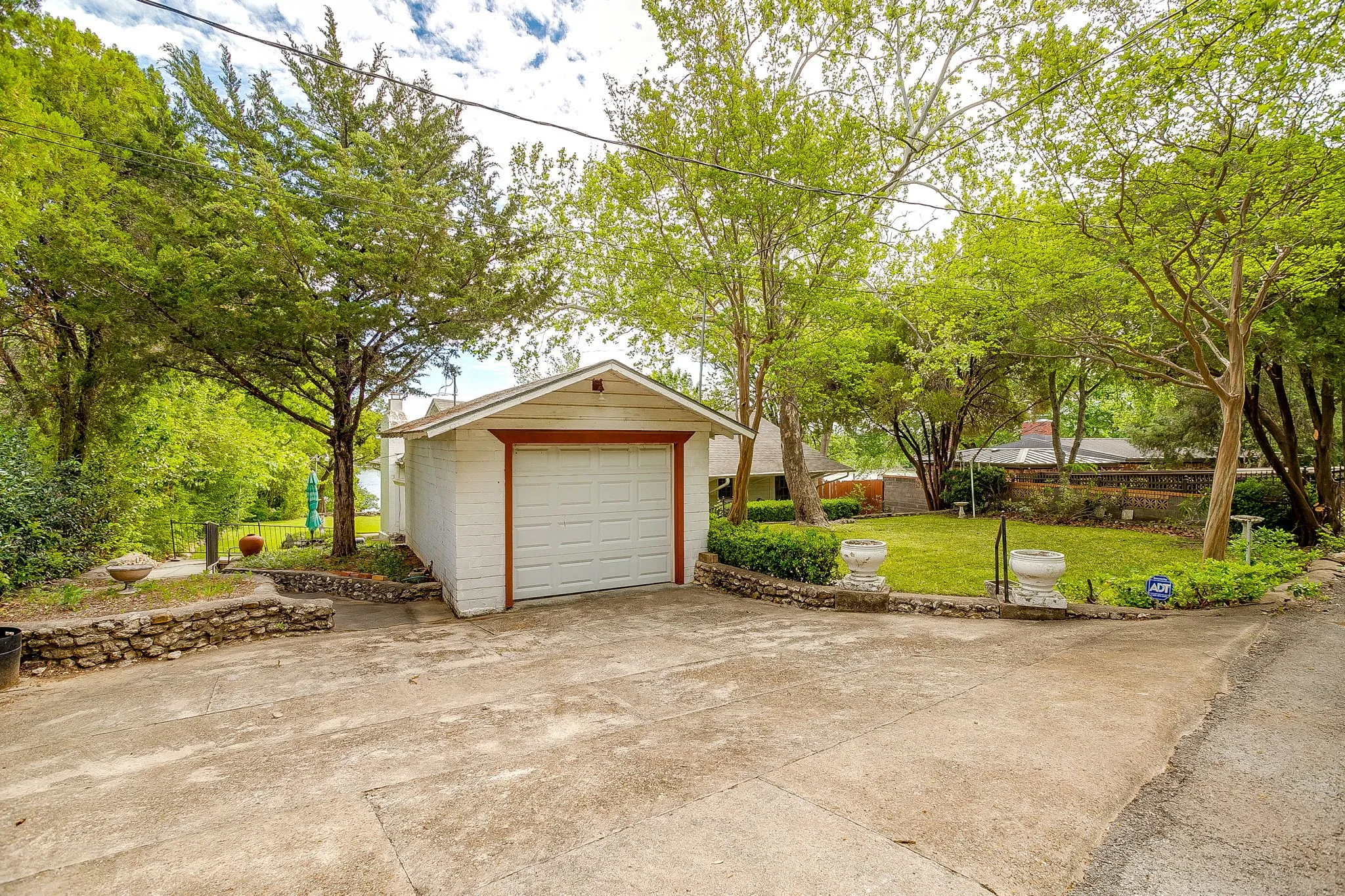 Single Family Residence For Sale in Tarrant County , 8316 Heron Drive, Fort Worth, Texas 76108, 3 Bedroom, 2 Bathroom, 1 Garage spaces, 1,660 Sqft, built in 1948, mls#21233863, Real Estate Agent in Fort Worth, Homes For Sale in Tarrant county, Homes For Sale in Fort Worth, Realtor in Fort Worth Texas, Real Estate Brokerage Independent Realty Texas, Luminita Cordes Realtor