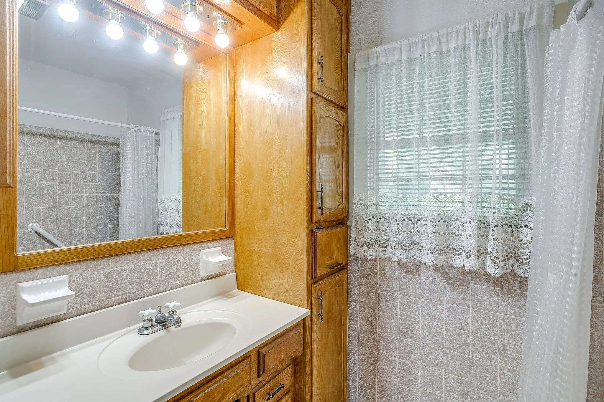 Single Family Residence For Sale in Tarrant County , 8316 Heron Drive, Fort Worth, Texas 76108, 3 Bedroom, 2 Bathroom, 1 Garage spaces, 1,660 Sqft, built in 1948, mls#21233863, Real Estate Agent in Fort Worth, Homes For Sale in Tarrant county, Homes For Sale in Fort Worth, Realtor in Fort Worth Texas, Real Estate Brokerage Independent Realty Texas, Luminita Cordes Realtor